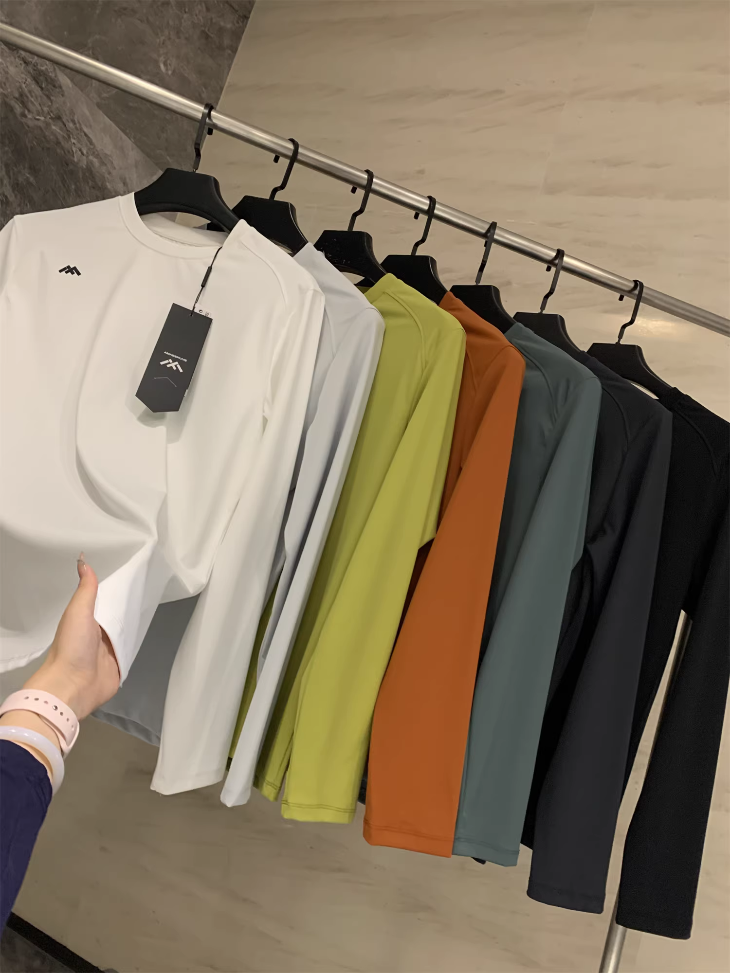 Don Quixote, thật tuyệt vời! Áo thun dài tay mịn màng và tinh tế của Leavo Johnson người Ý.