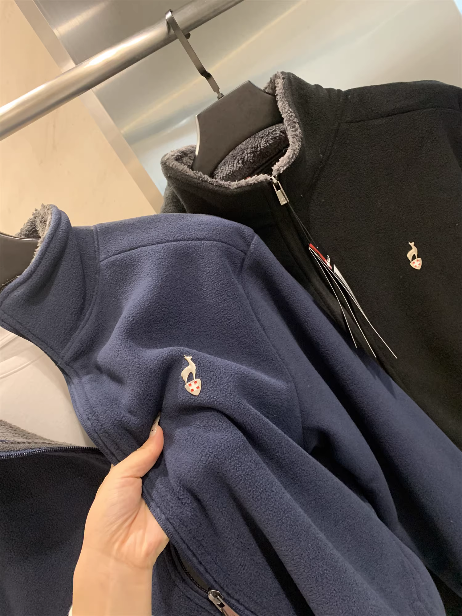 Don Quixote, một sản phẩm hàng đầu! Có lớp lót lông cừu, chống gió và giữ ấm! Áo khoác cổ đứng dành cho nam, lý tưởng cho các hoạt động thể thao và giải trí ngoài trời vào mùa thu và mùa đông.