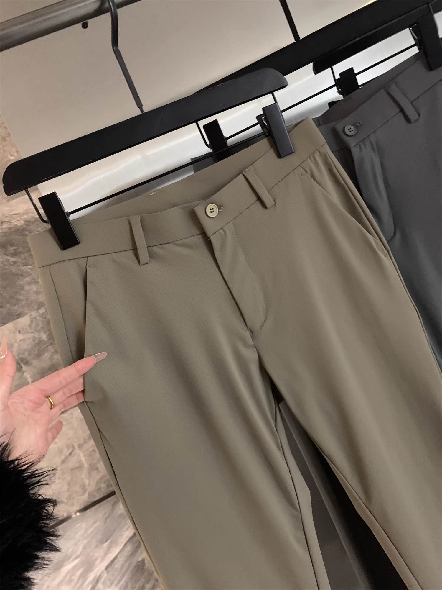 Đơn đặt hàng của công ty Don Quixote ODM! Công nghệ tuyệt vời! Quần và quần tây mùa xuân hè mềm mại, mịn màng, tinh tế, không đường may.