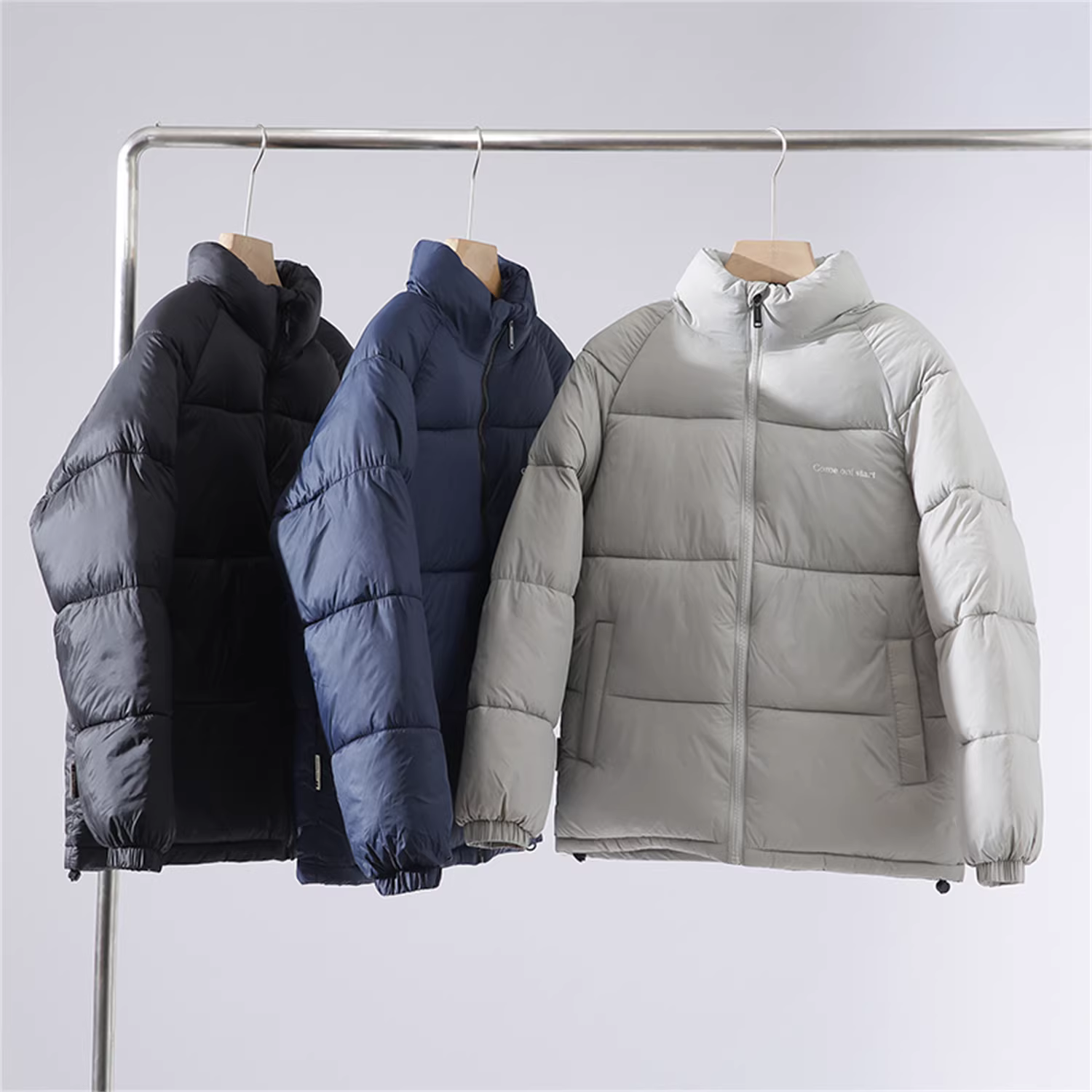 Don Quixote, một món đồ lý tưởng cho mùa đông! Được làm dày bằng vải cotton kỹ thuật! Áo khoác phao cổ đứng mềm mại và ấm áp dành cho nam và nữ.