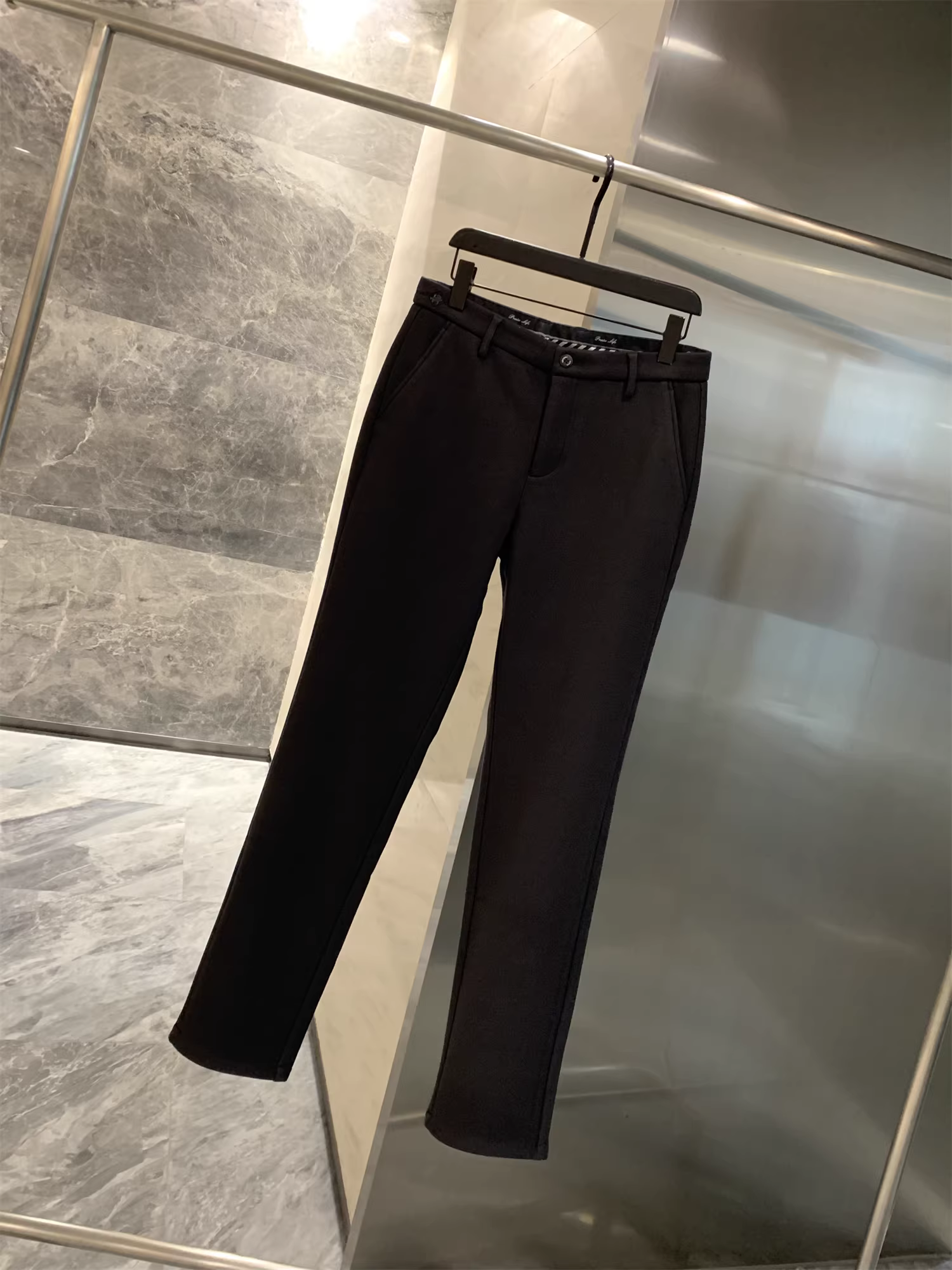 Don Quixote, một chiếc dành cho mùa đông! Dòng H! Chất liệu dệt kim hơi co giãn, vải nhung nhẹ, dày dặn, quần âu ấm áp, thoải mái dành cho nam.