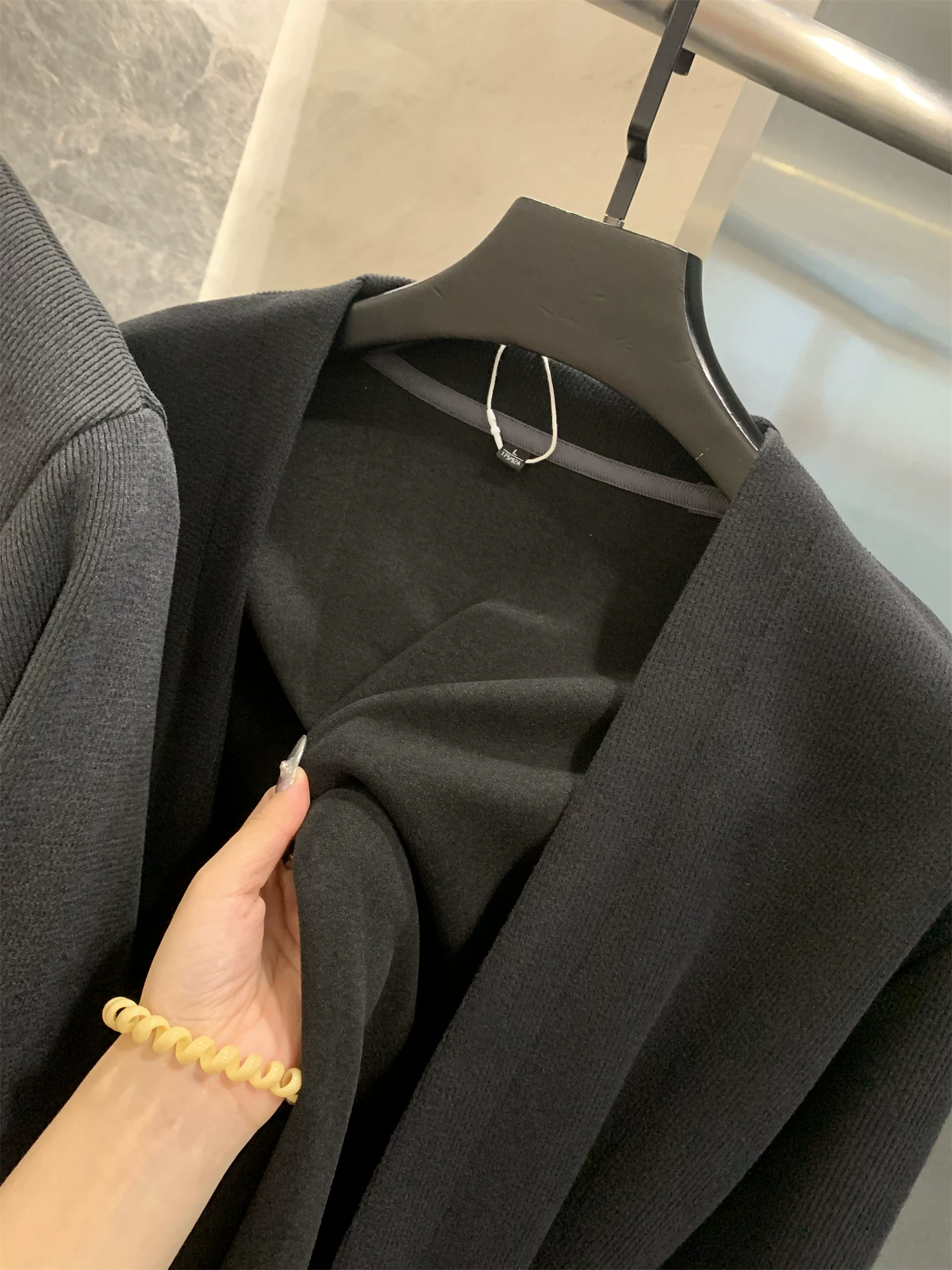 Đơn đặt hàng của công ty Don Quixote ODM! Len cừu pha trộn! Áo cardigan dệt kim đa năng cổ chữ V dệt kim ba chiều.