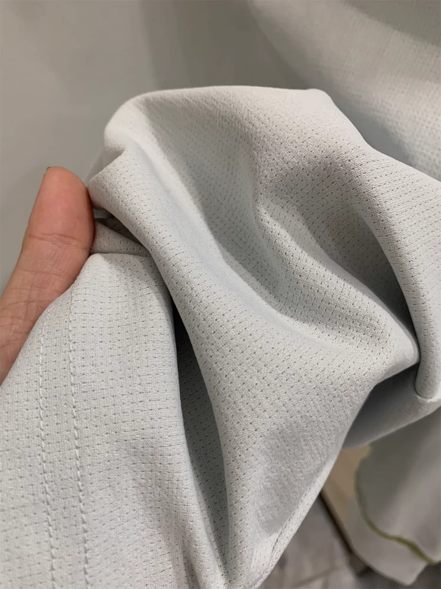 Dòng sản phẩm Don Quixote Mountain Series Triangle Logo! Thấm hút mồ hôi và thoáng khí! Áo thun dài tay cổ tròn chức năng nhanh khô mùa thu dành cho nam.