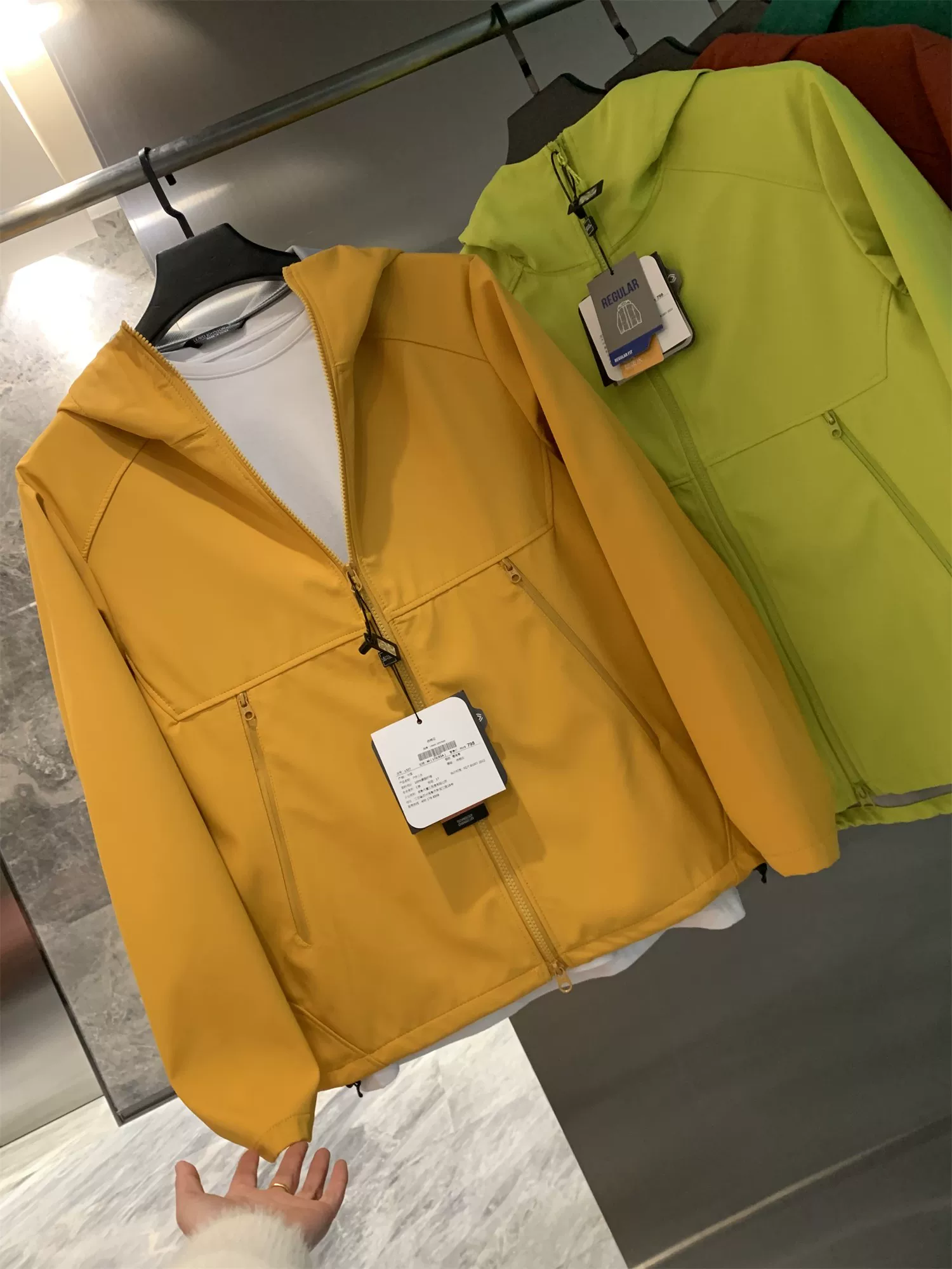 Don Quixote Leavo Johnson Leo Johnson Outdoor! Áo khoác có mũ trùm đầu dành cho cặp đôi chống gió và chống thấm nước hợp thời trang