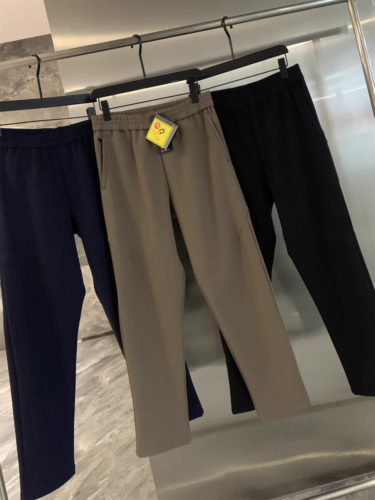 Đồ dùng ngoài trời Don Quixote! Quần nam mùa thu đông, chống gió, lót lông cừu, ấm áp, kiểu dáng ba chiều, hơi co giãn, phong cách thường ngày.