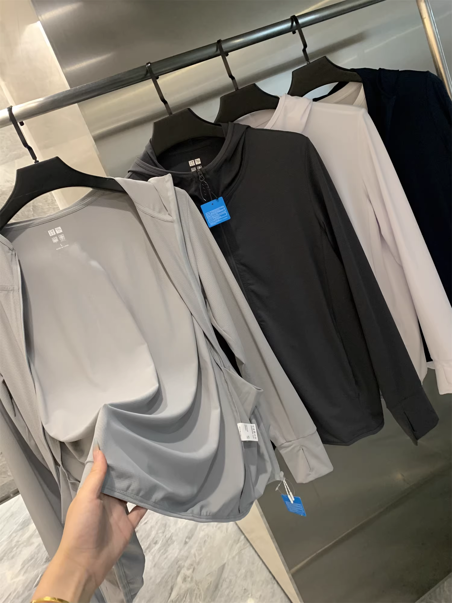 Don Quixote UPF50! Nhẹ và thoáng khí! Quần áo chống nắng có mũ trùm đầu nhẹ mùa hè dành cho nam và nữ, áo khoác da hợp thời trang.