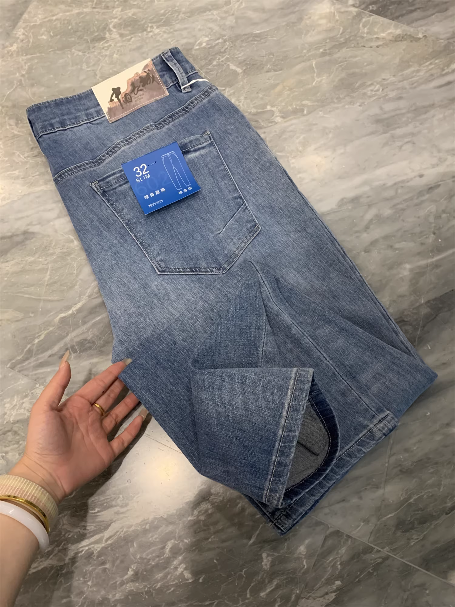 Don Quixote - Giá trị tinh khiết! Giá hời! Quần jeans denim mềm mại, chất liệu tốt, đa năng, kiểu dáng lịch sự nhưng vẫn thoải mái.