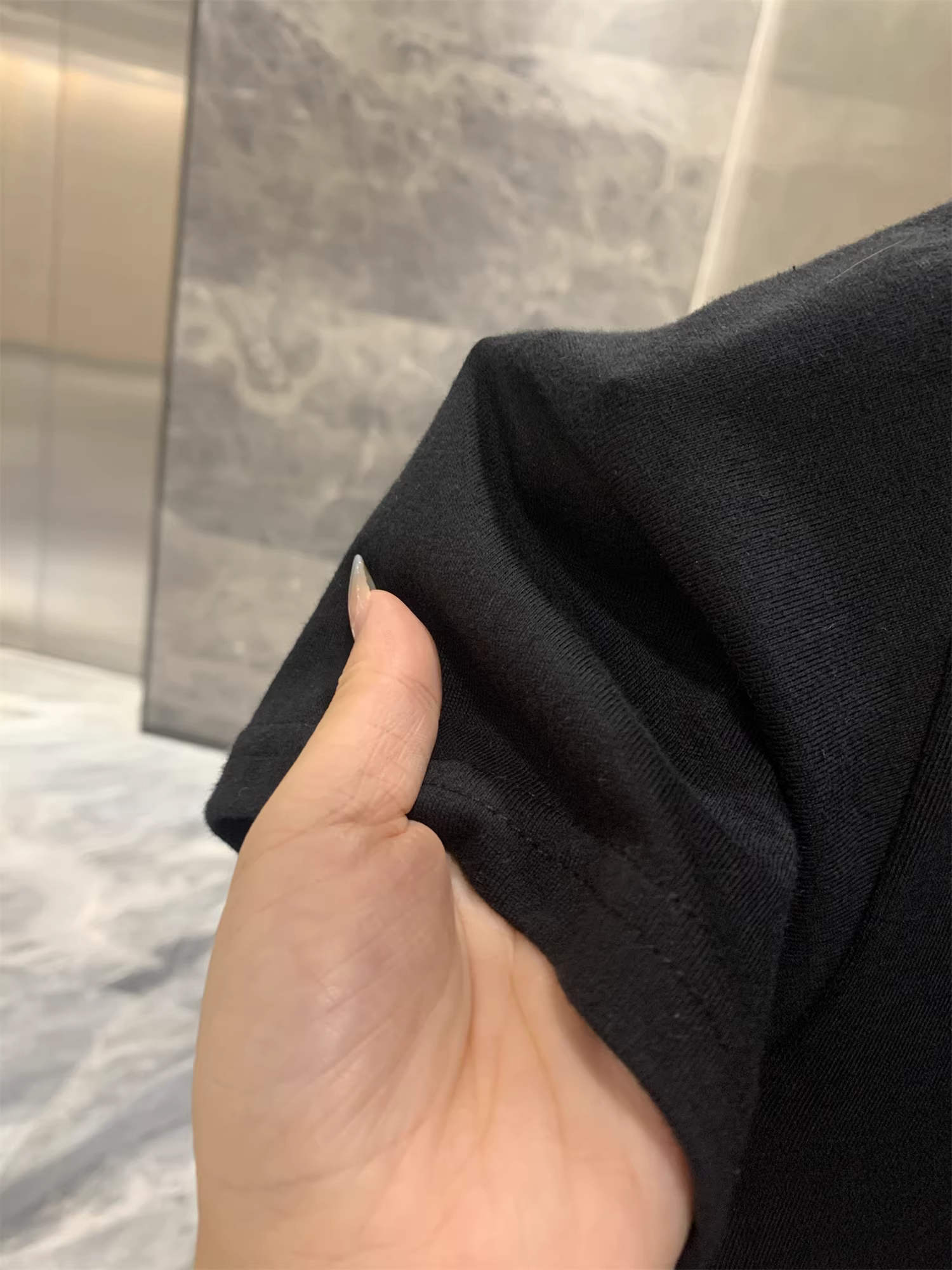 Ưu điểm của Don Quixote! Chất liệu cotton pha cao cấp được may đo riêng! Áo thun ngắn tay màu đen cổ điển, phong cách thường ngày mùa hè dành cho nam.