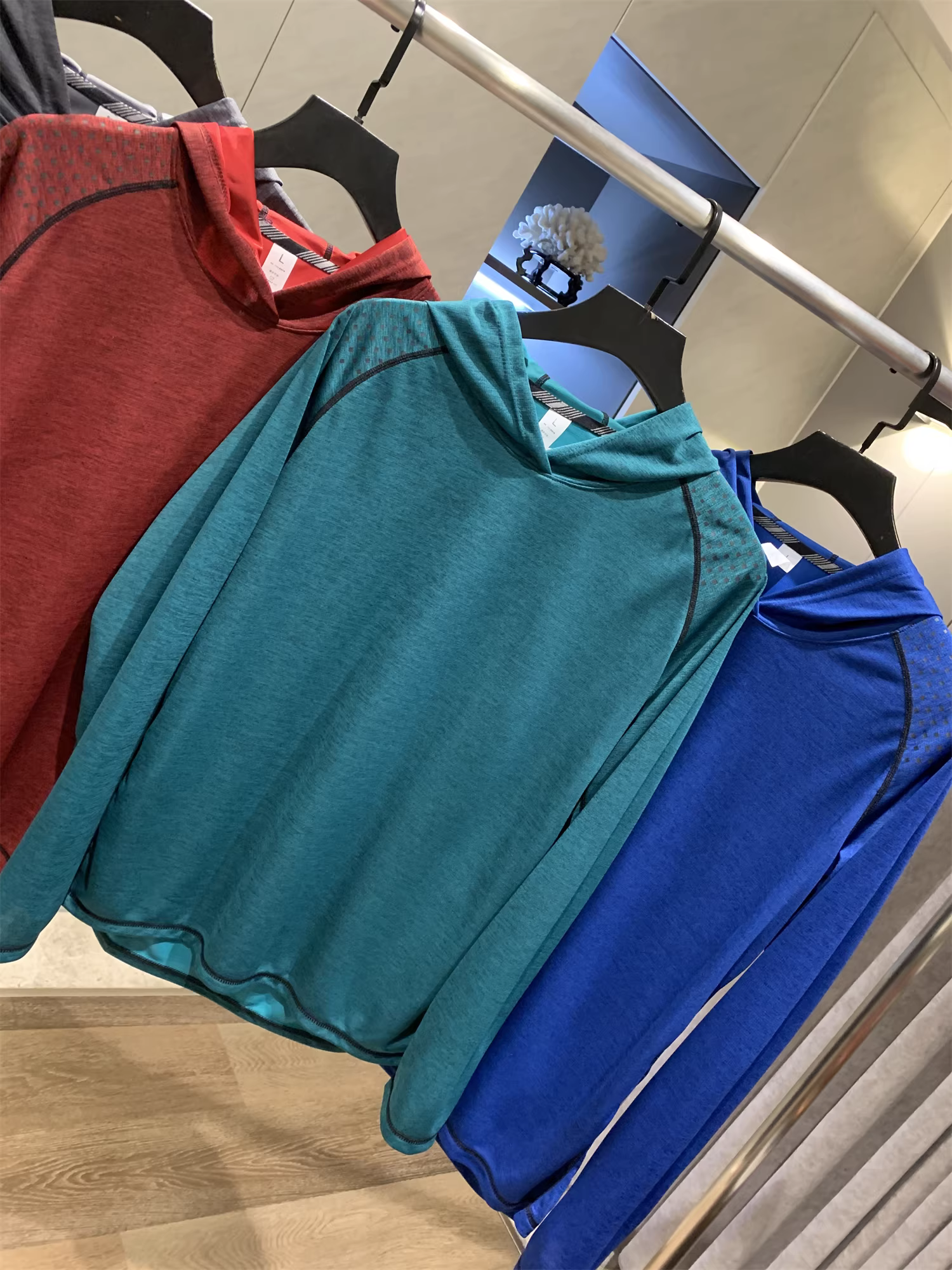 Don Quixote Brick Industry Outdoor Grade! Nhanh khô và co giãn! Áo thun dài tay tập luyện thể thao cắt theo hình lập thể 3D.