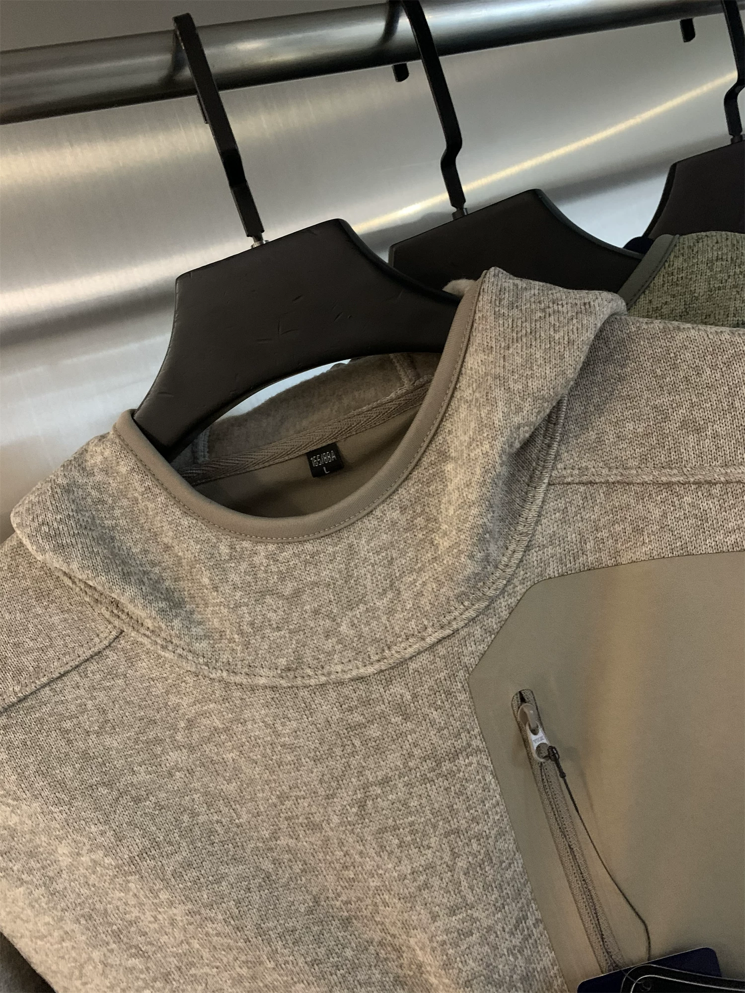 Áo len dệt hoa Don Quixote tích hợp lông cừu! Áo len dài tay có mũ trùm đầu dày dặn có lót lông cừu dành cho nam ngoài trời hợp thời trang