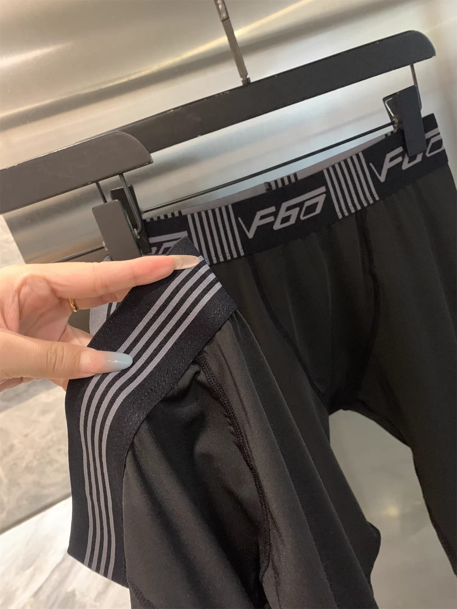 Don Quixote Brick Industry Độ đàn hồi cao Nhanh khô thoáng khí Thể dục nam Chạy bộ Thể thao Quần đa năng hợp thời trang