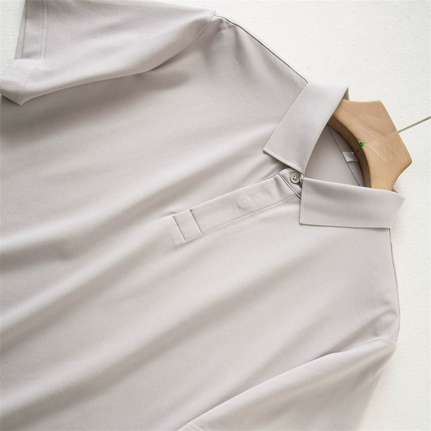 Dòng sản phẩm Don Quixote Light Luxury! Chất liệu tơ tằm + cotton tẩy trắng! Áo polo ngắn tay mùa hè thoáng mát, thân thiện với da dành cho nam.