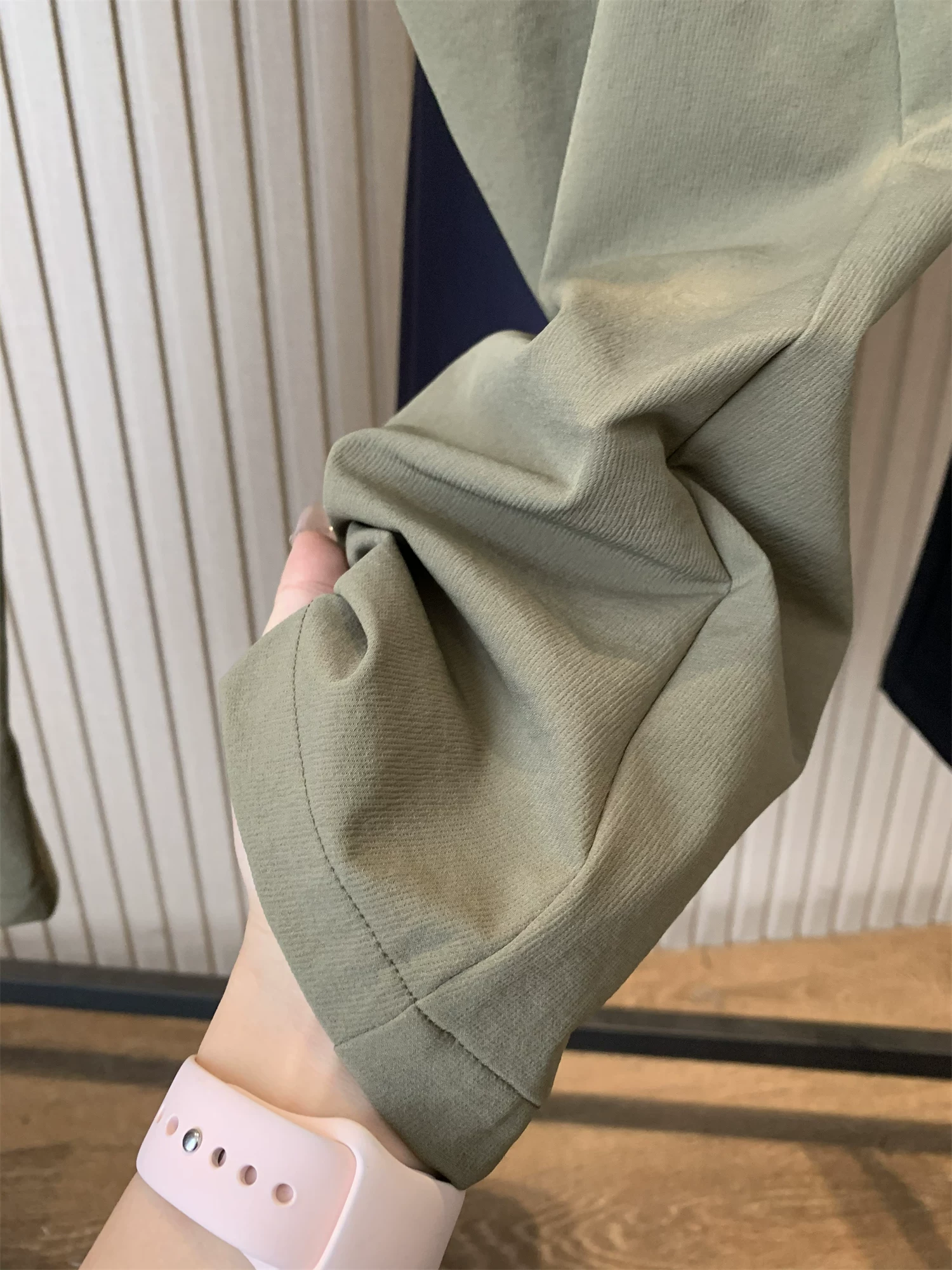 Don Quixote: Món đồ cần thiết tối ưu khi đi ngoài trời! Quần âu nam chất liệu thoáng khí, chống gió, co giãn bốn chiều, kiểu dáng thẳng, thích hợp cho mùa thu và mùa đông.