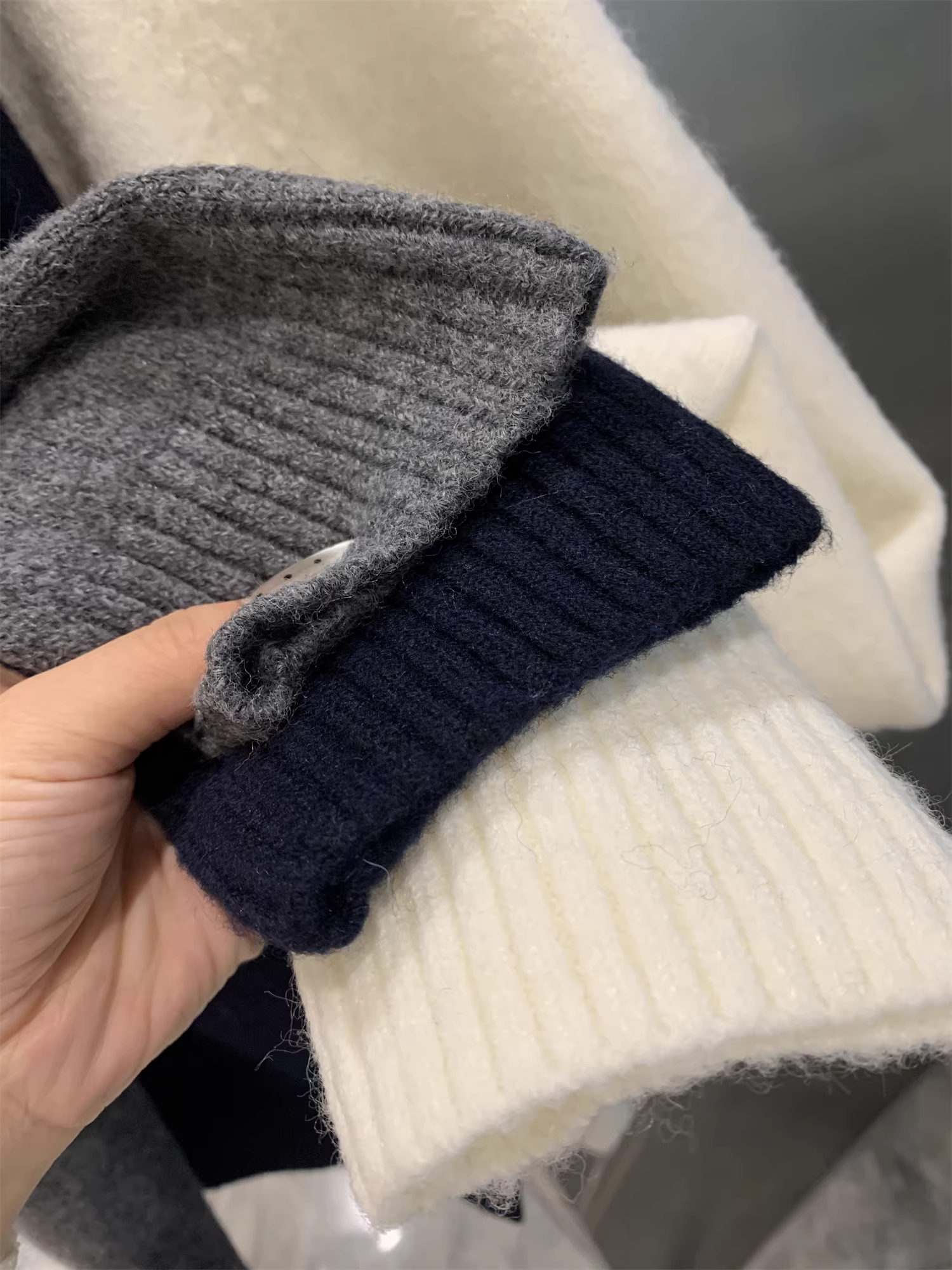 Don Quixote phong cách retro Mỹ! Đa năng và rộng rãi! Áo khoác len dệt kim mùa thu đông dành cho nam và nữ, hợp thời trang.