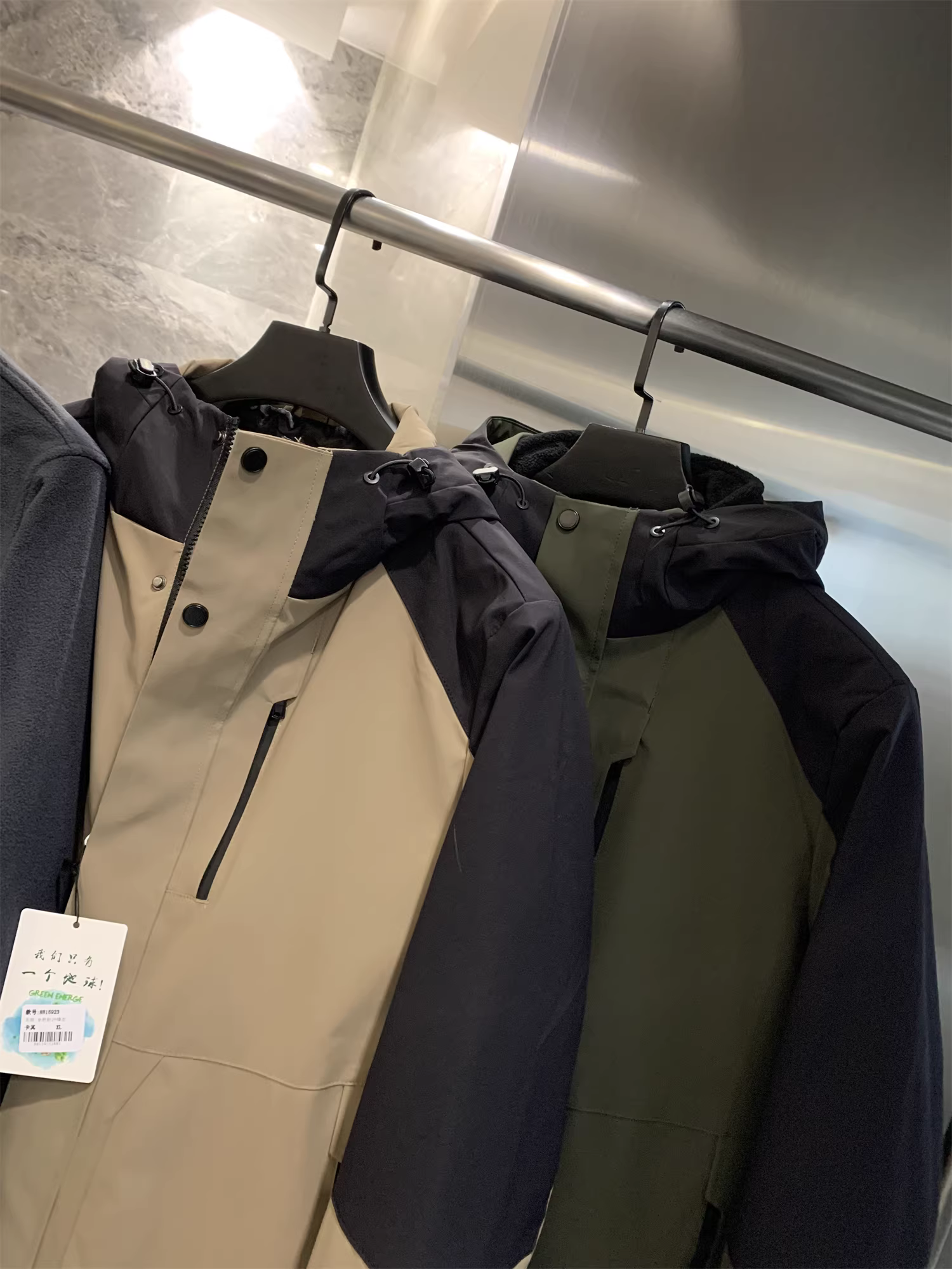 Don Quixote Áo khoác ba trong một! Áo khoác lông cừu mùa thu đông có lớp lót lông cừu, tay áo raglan phối màu ấm áp.