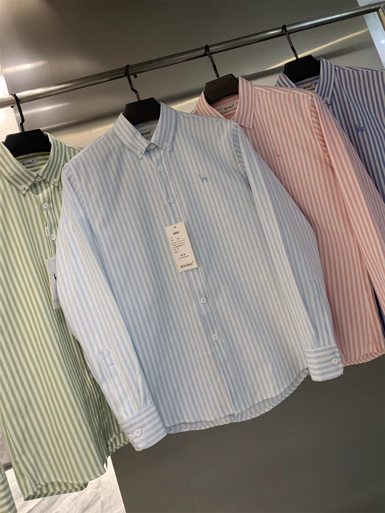 Phong cách văn học Don Quixote! Họa tiết dọc đơn giản với họa tiết thêu tinh tế, áo sơ mi dài tay mùa hè dành cho nam.