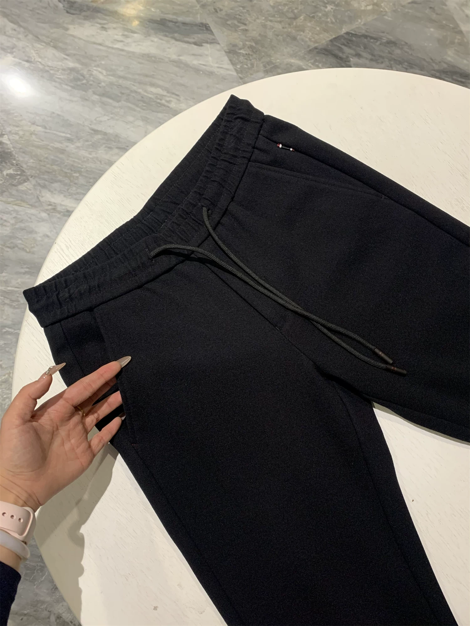 Quần dài nam Don Quixote Clearance! Quần dài thẳng, chất liệu thoáng khí, thấm hút mồ hôi, màu trơn, đa năng, phong cách thường ngày, thích hợp cho mùa thu đông.