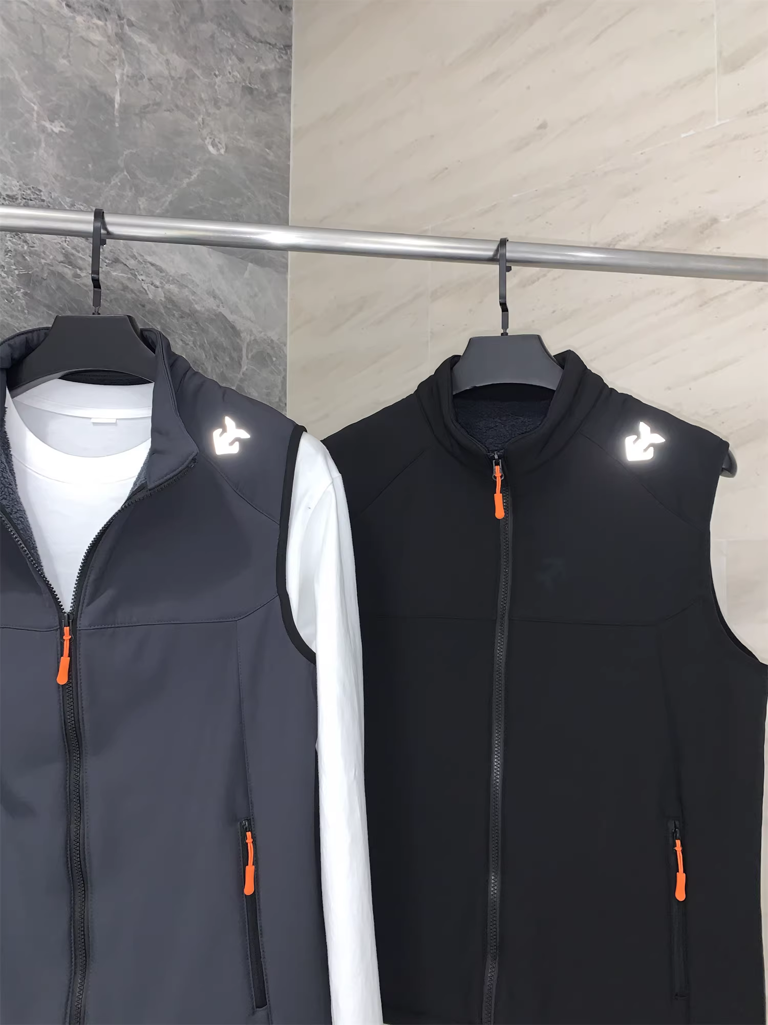 Áo ghi lê nam Don Quixote ODM, sản phẩm độc quyền! Áo ghi lê mùa thu đông lót lông cừu dày, cổ đứng, kiểu dáng dã ngoại, thường ngày, không tay.