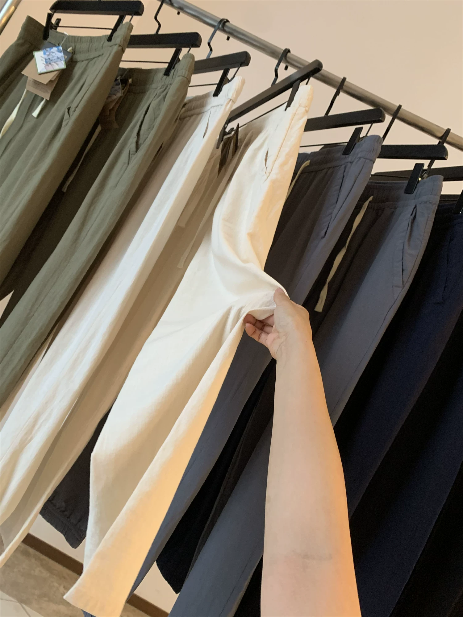 Quần Don Quixote đã có rồi! Quá trình xử lý bằng bông tre đã qua xử lý giặt cát! Quần thường ngày nhẹ, rộng rãi dành cho nam và nữ.