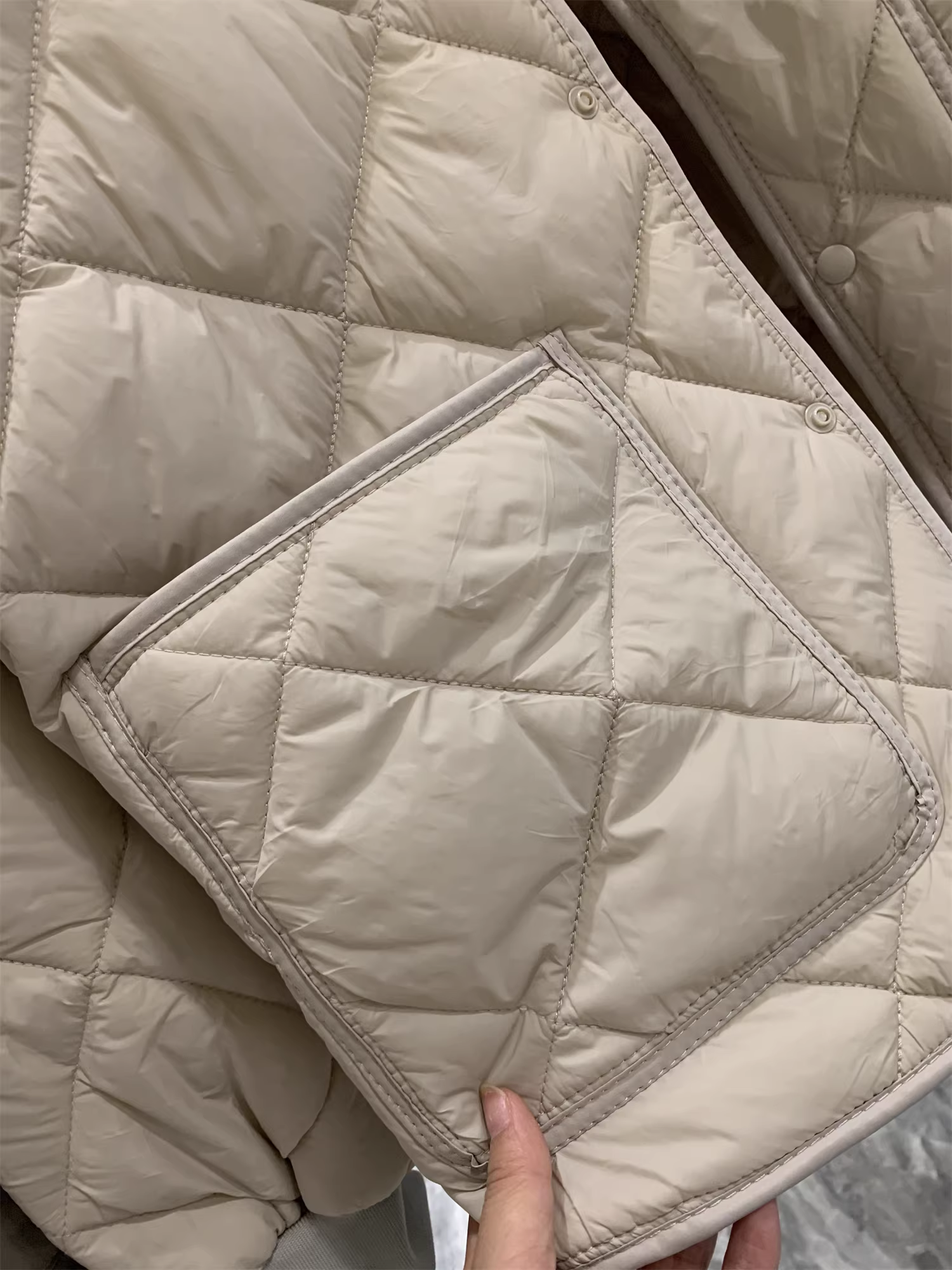 Don Quixote phong cách nhà thiết kế Nhật Bản! Vải cotton may chần kim cương! Áo khoác cotton không cổ nhẹ và ấm áp dành cho các cặp đôi.