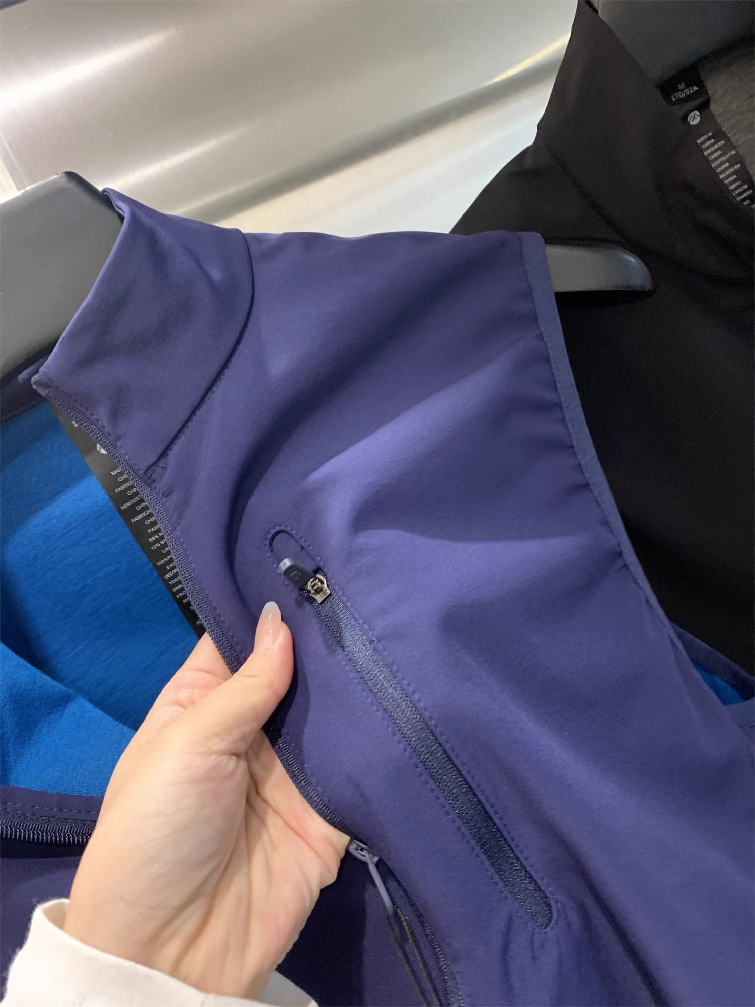 Don Quixote, Quixote F Dragon! Áo vest cặp đôi Leavo Johnson kiểu Ý rất hợp thời trang.