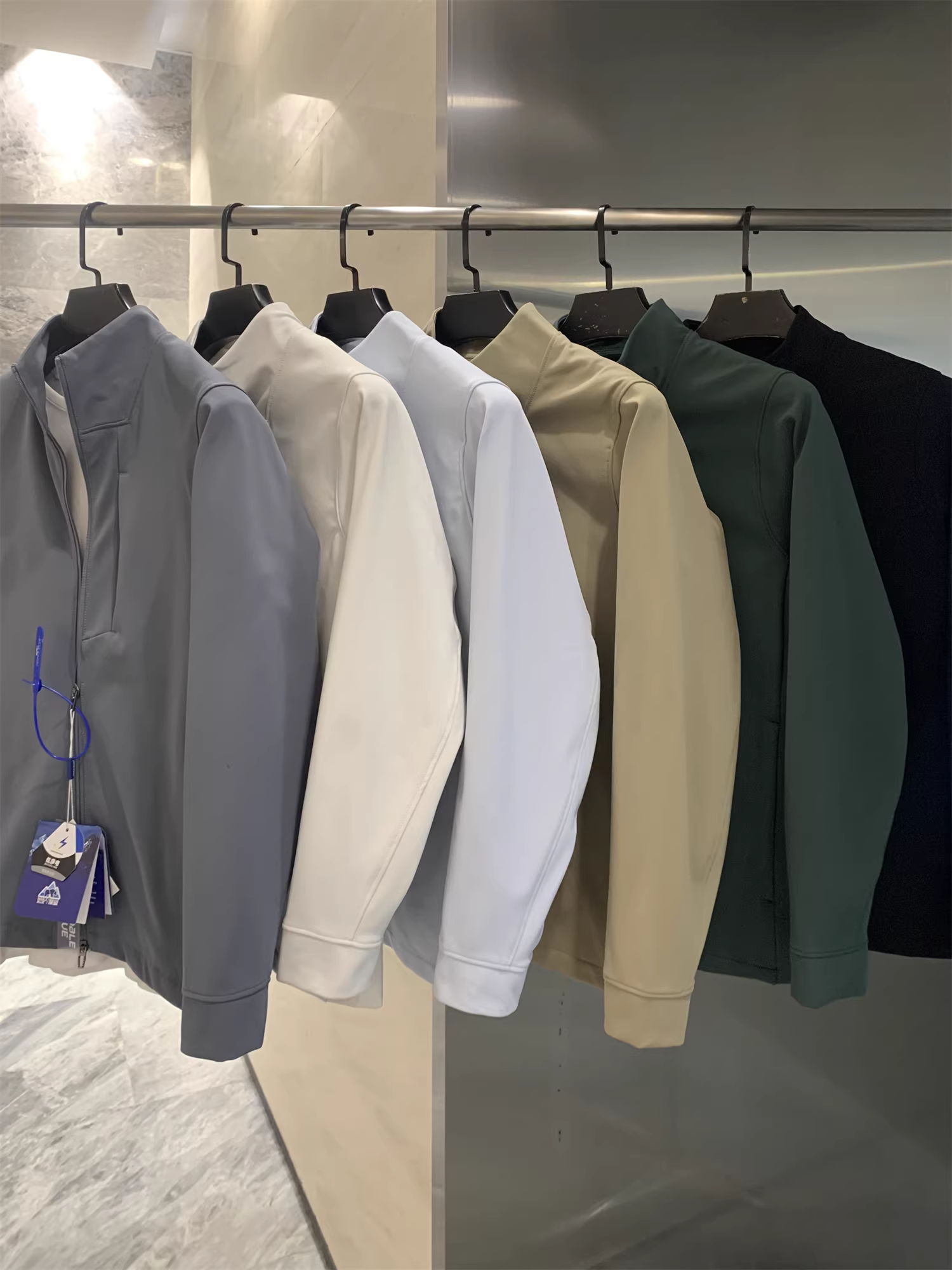 Don Quixote, một sản phẩm tuyệt vời từ cửa hàng Xiaolu! Giá ở nước ngoài: 128 nhân dân tệ! Áo khoác nam cổ đứng, may đo 3D, kiểu dáng thường ngày, thích hợp cho hoạt động ngoài trời.