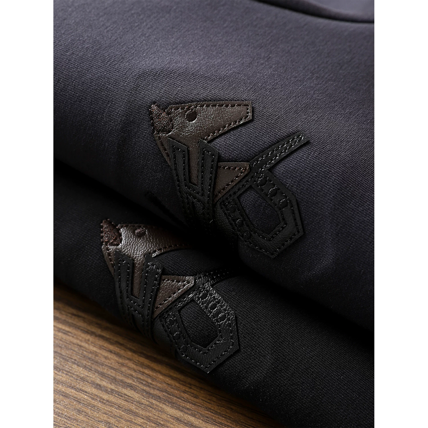 Don Quixote, hạng sang! Chất liệu cotton mềm mại cao cấp được xử lý bằng nước amoniac lỏng! Áo len nam màu trơn mùa thu, kiểu dáng thời thượng.