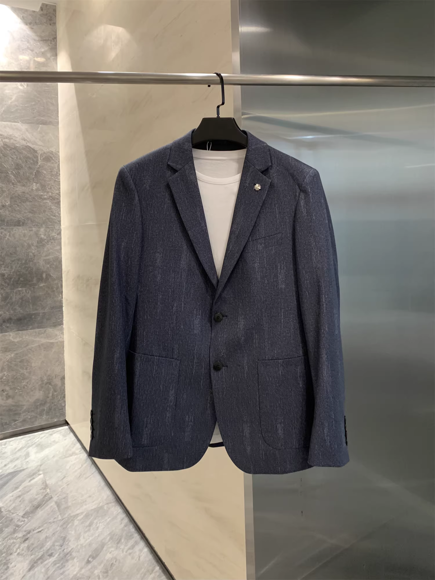 Dòng sản phẩm áo khoác nam Don Quixote's Velvet Elastic! Áo blazer công sở lịch lãm, họa tiết tối màu, kiểu dáng cấu trúc, dành cho nam giới.