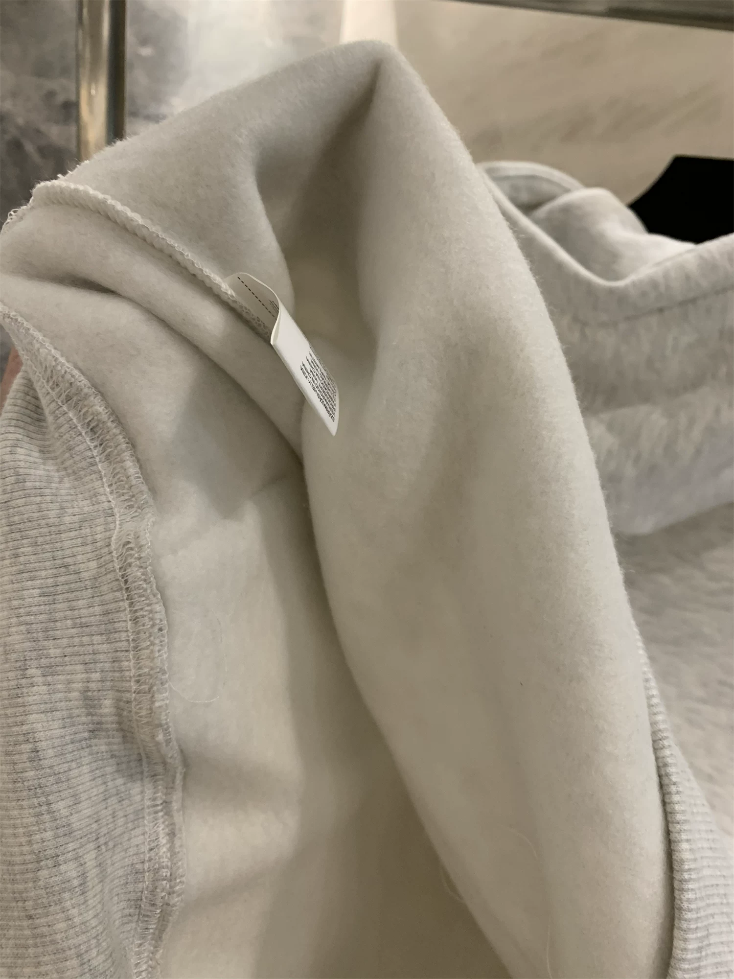 Don Quixote luôn ấm áp! Phong cách retro Mỹ, chất liệu dày dặn! Áo khoác nỉ có mũ, màu trơn, kiểu dáng đơn giản, giữ ấm.