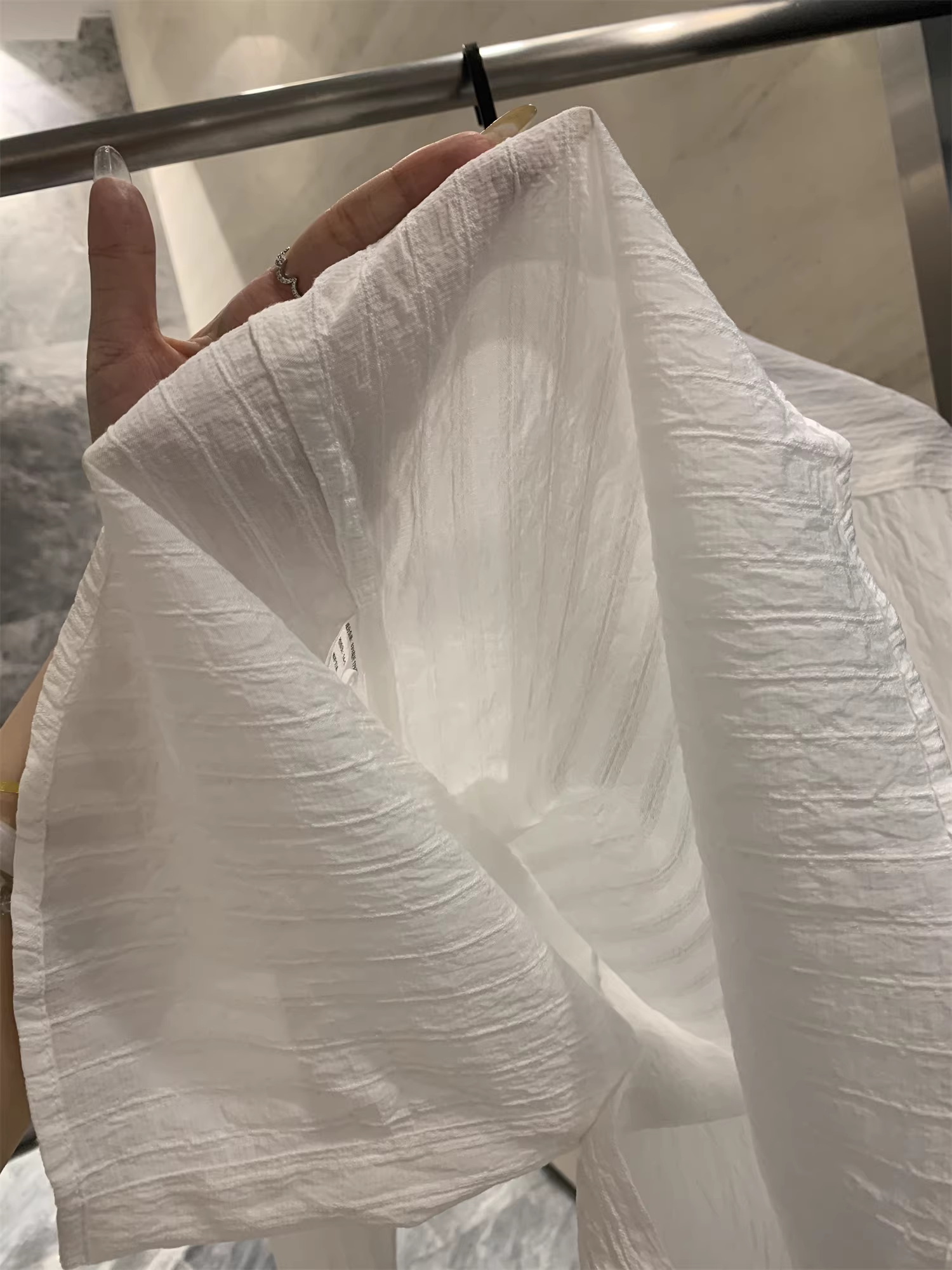 Don Quixote với họa tiết xếp ly ba chiều! Áo sơ mi dài tay thoáng khí, xếp lớp ba chiều, phong cách mùa thu mới dành cho nam giới