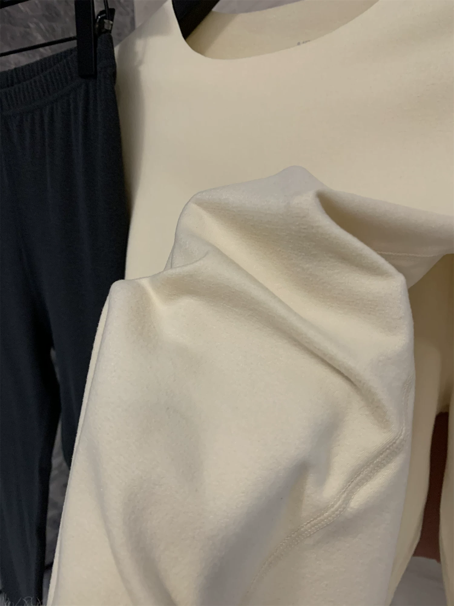 Công nghệ liền mạch Don Quixote! Bộ đồ lót giữ nhiệt mỏng đa năng đơn giản màu trơn mùa thu đông dành cho nam và nữ