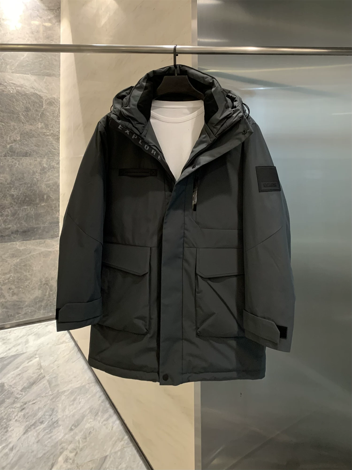 Áo khoác phao có mũ trùm đầu dành cho nam, chất liệu 90% lông vũ, dày dặn, ấm áp, chống gió và chống lạnh, kiểu dáng dài trung bình, thích hợp cho mùa đông.