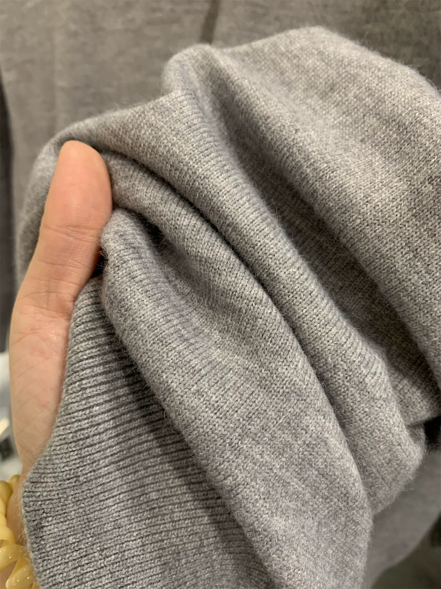 Don Quixote, một phong cách xa hoa! Phong cách tiền cổ điển! Áo polo nam chất liệu dệt kim, màu trơn, cổ điển, dáng xuông, thích hợp cho mùa xuân và mùa thu.