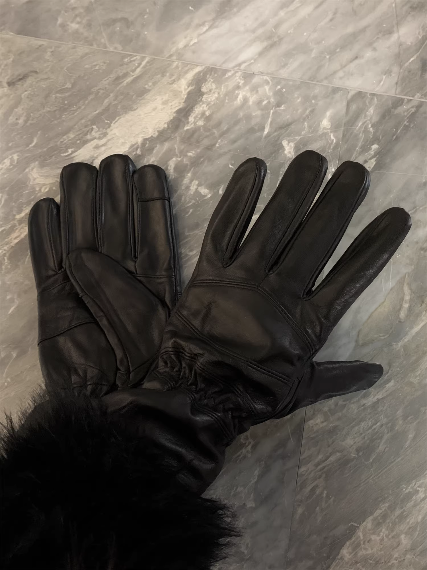 Don Quixote đang giảm giá lớn! Găng tay da cừu ngoài trời, chống gió, giữ nhiệt, lót lông cừu, ấm áp, làm từ da thật, có các ngón tay riêng biệt, hợp thời trang.