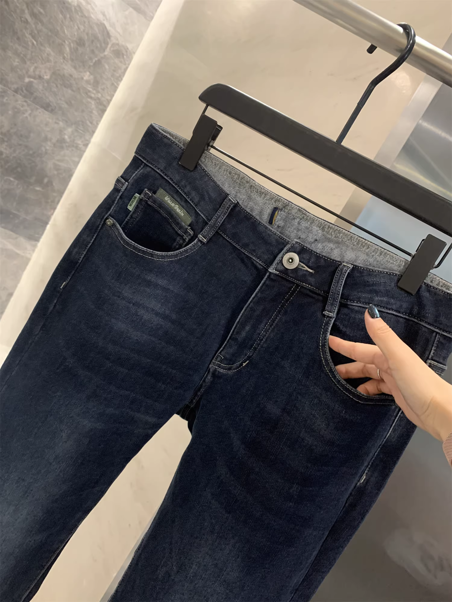 Don Quixote Black Technology Heating Fiber! Quần jean nam chất liệu micro-elastic chải mềm, giữ ấm nhanh chóng, thích hợp cho mùa xuân và mùa thu