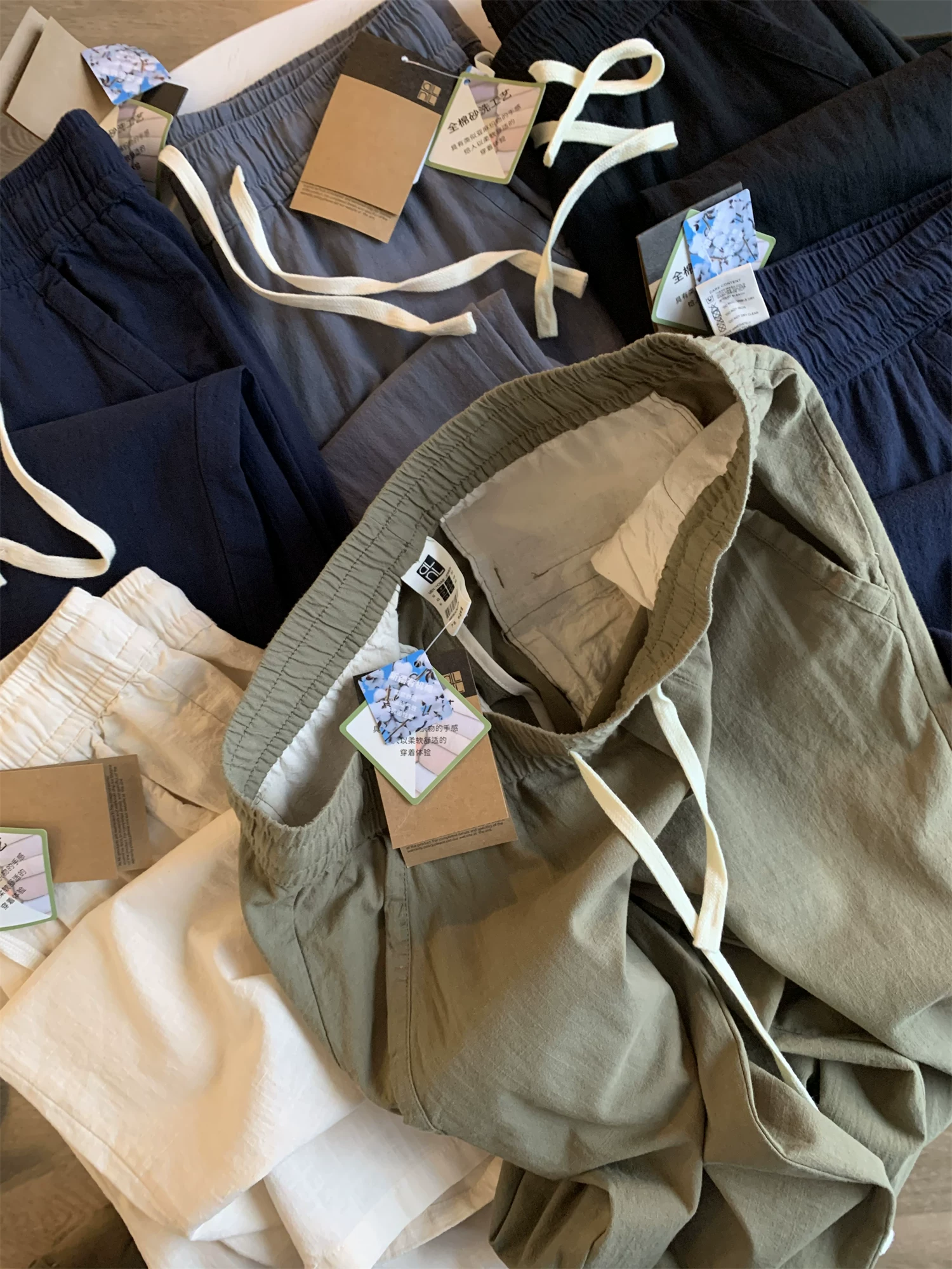 Quần Don Quixote đã có rồi! Quá trình xử lý bằng bông tre đã qua xử lý giặt cát! Quần thường ngày nhẹ, rộng rãi dành cho nam và nữ.