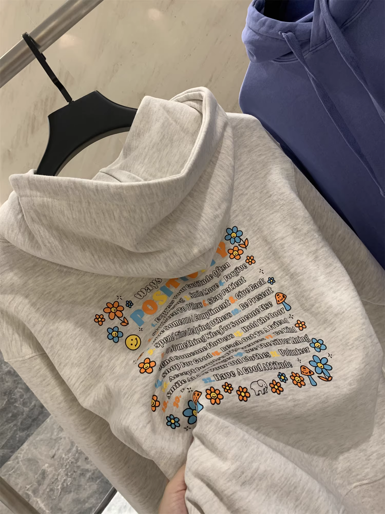 Don Quixote Khuyến mãi đặc biệt hàng ngày! Áo nỉ có mũ trùm đầu kiểu dáng mùa xuân và mùa thu, thân thiện với da, có nhiều màu trơn/in họa tiết, có nhiều tùy chọn