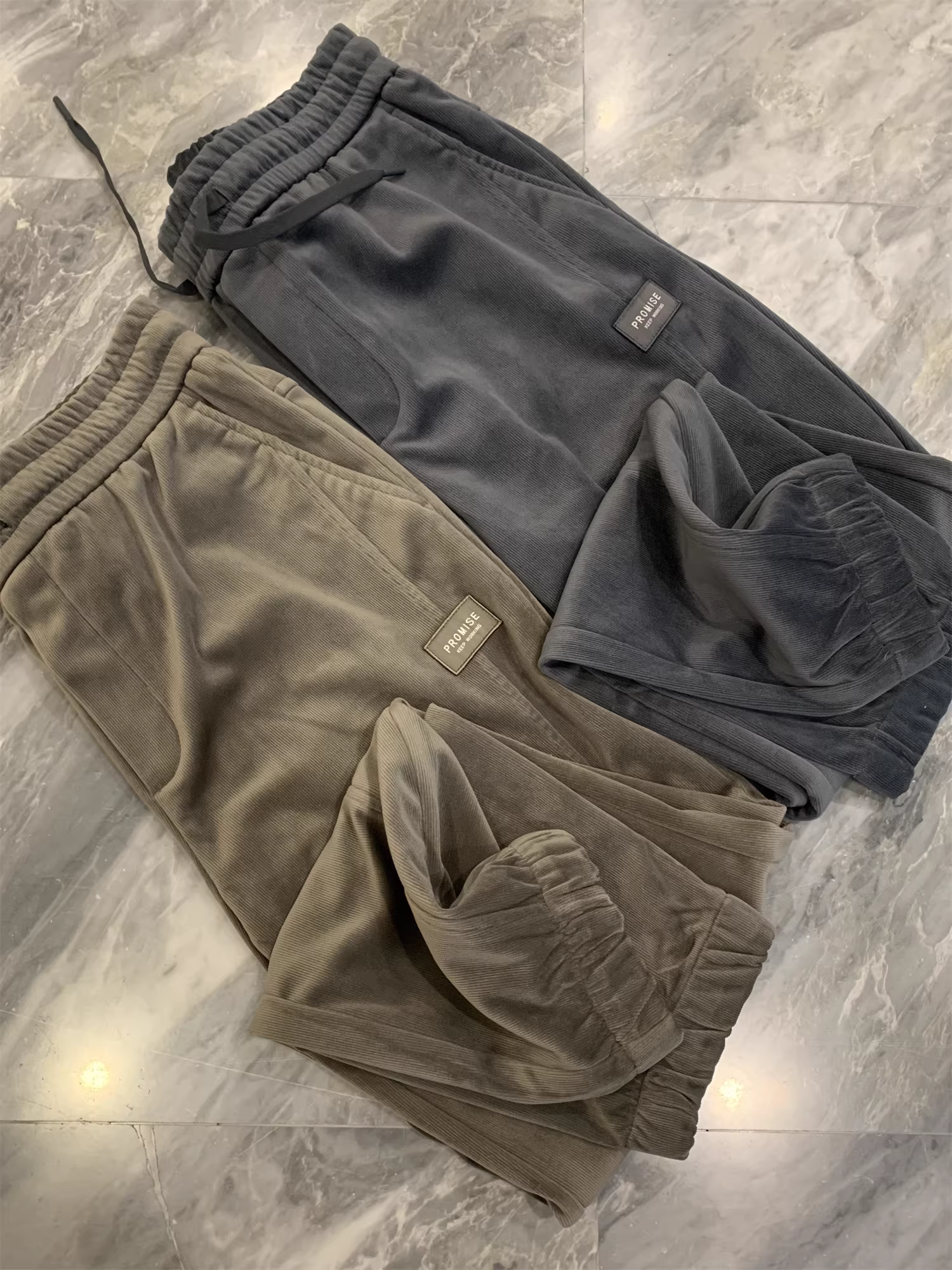 Don Quixote H Lợi ích! Kết cấu vải gân! Quần thể thao và quần dài có dây rút mềm mại và tinh tế dành cho nam giới trong mùa thu và mùa đông.