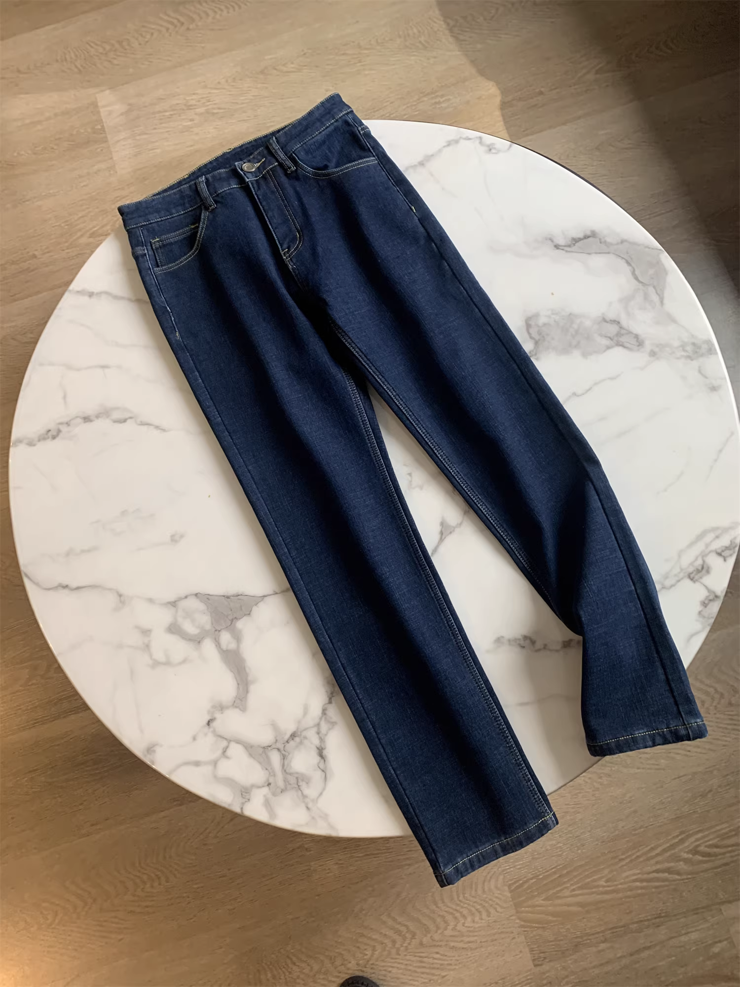 Don Quixote là một sản phẩm rất đáng giá! Bên trong được làm dày và lót lông cừu! Quần jean nam ống thẳng màu trơn giữ ấm mùa thu đông.