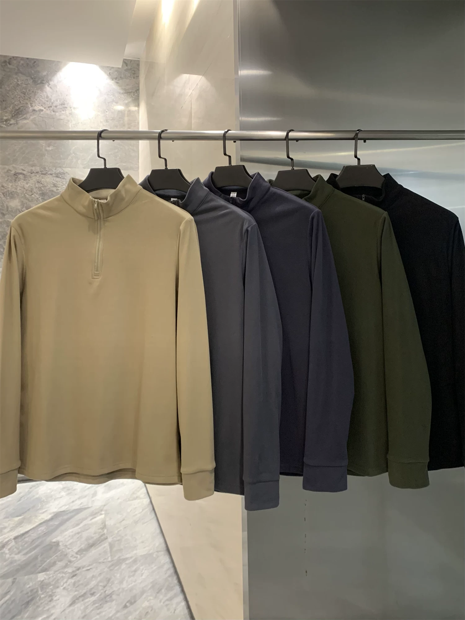 Đơn đặt hàng của công ty Don Quixote ODM! Công nghệ tự sưởi ấm! Áo lót giữ ấm nam cổ nửa cao, nửa khóa kéo, mùa thu đông.