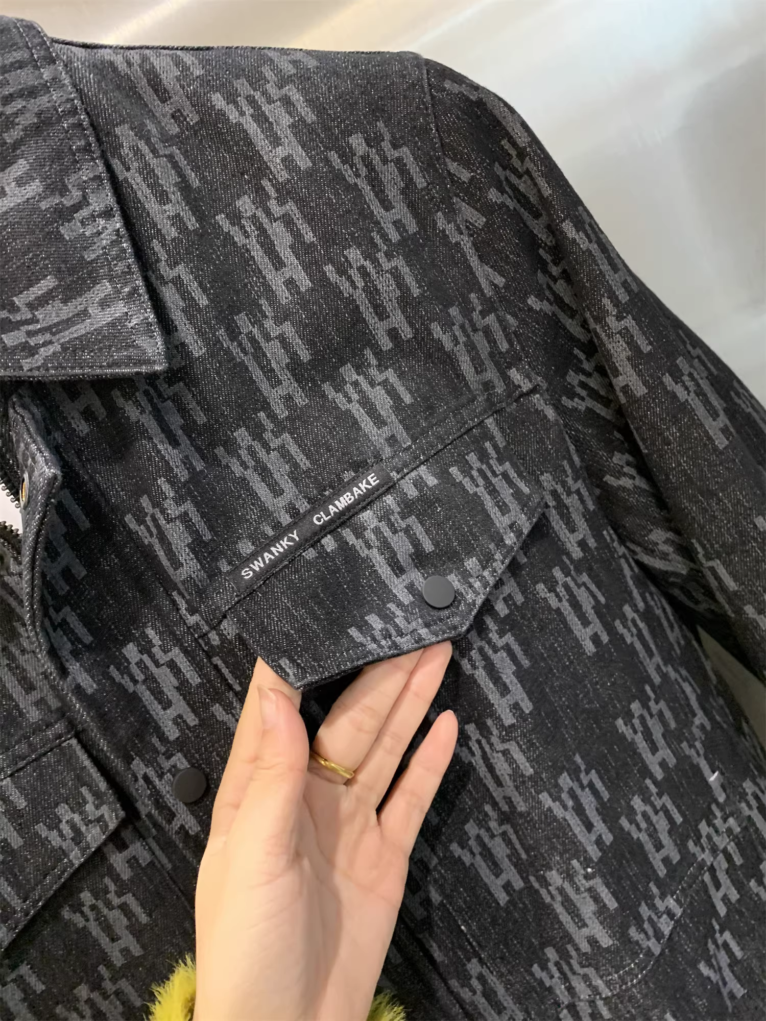 Don Quixote dòng H! Họa tiết đen! Áo khoác nam công sở mùa thu đông kiểu dáng thời thượng.