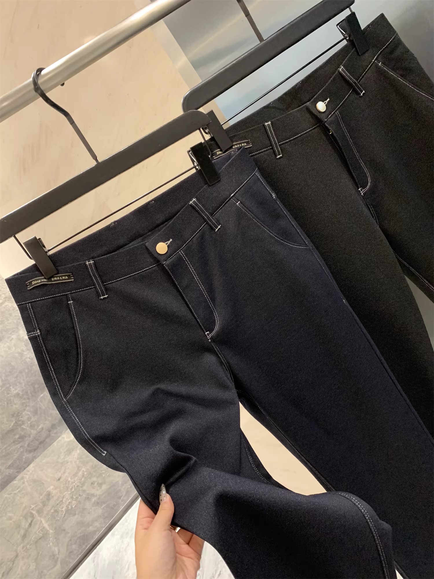 Đơn đặt hàng của công ty Don Quixote ODM! Chất liệu pha Lyocell + len cừu! Quần jean dáng thẳng, may đường chỉ nổi bật.