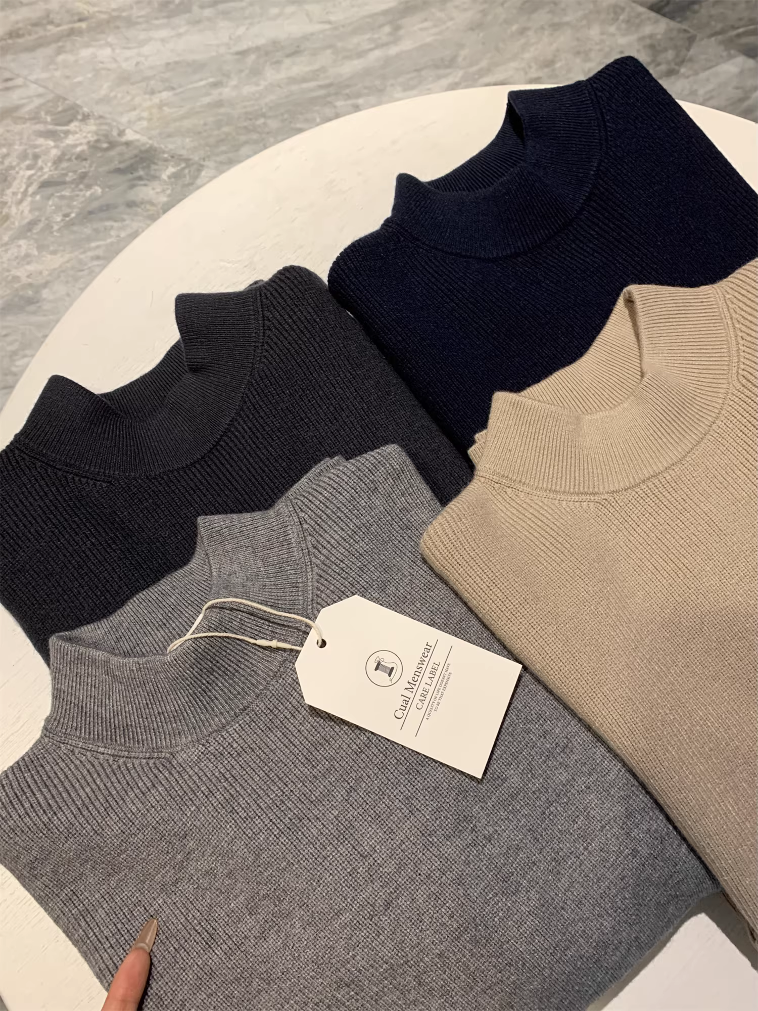 Tủ Don Quixote 598! Ấm áp và tinh tế! Áo len nam màu trơn cổ cao nửa cổ, kiểu dáng thời trang mùa thu đông.