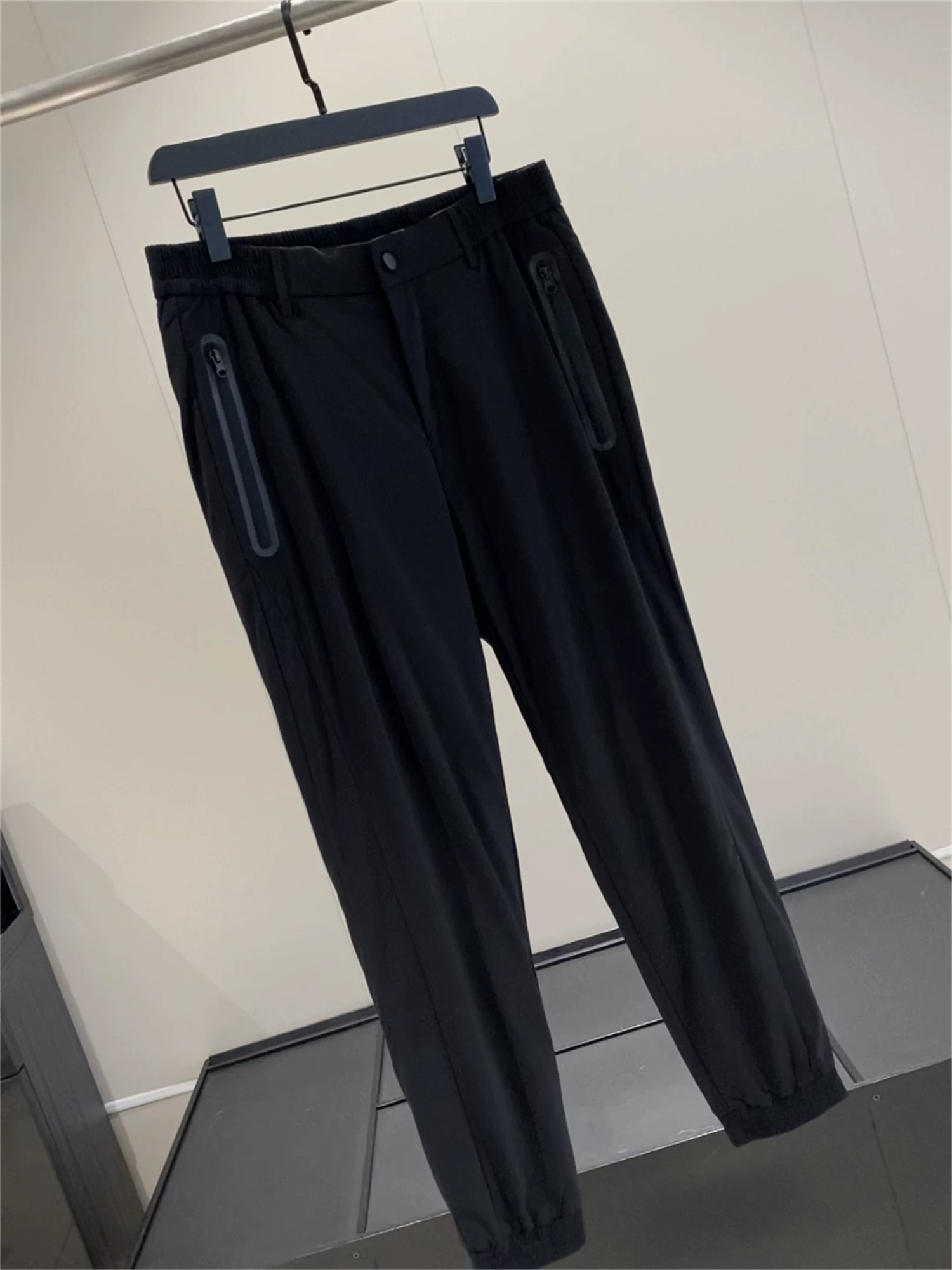 Don Quixote 90% lông vũ trắng! Công nghệ “sưởi ấm bằng tia hồng ngoại xa”! Quần ống rộng có dây rút ấm áp dành cho nam giới.