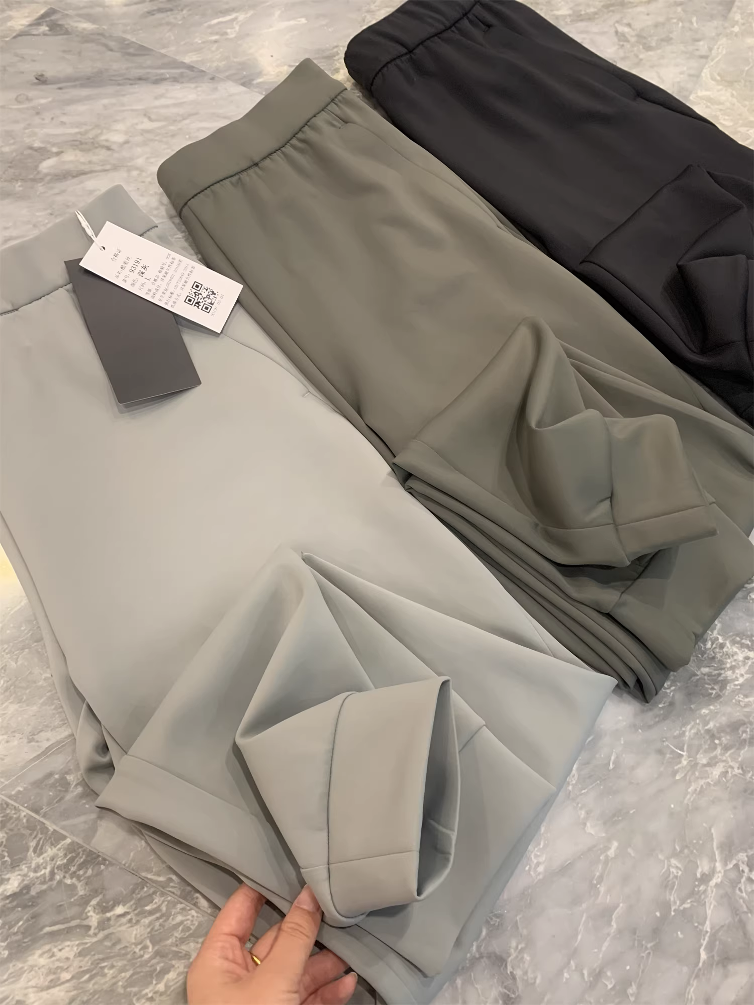 Don Quixote đã nhập khẩu sợi tơ mát! Phong cách năng động ngoài trời! Quần thể thao nam chất liệu thoáng khí.