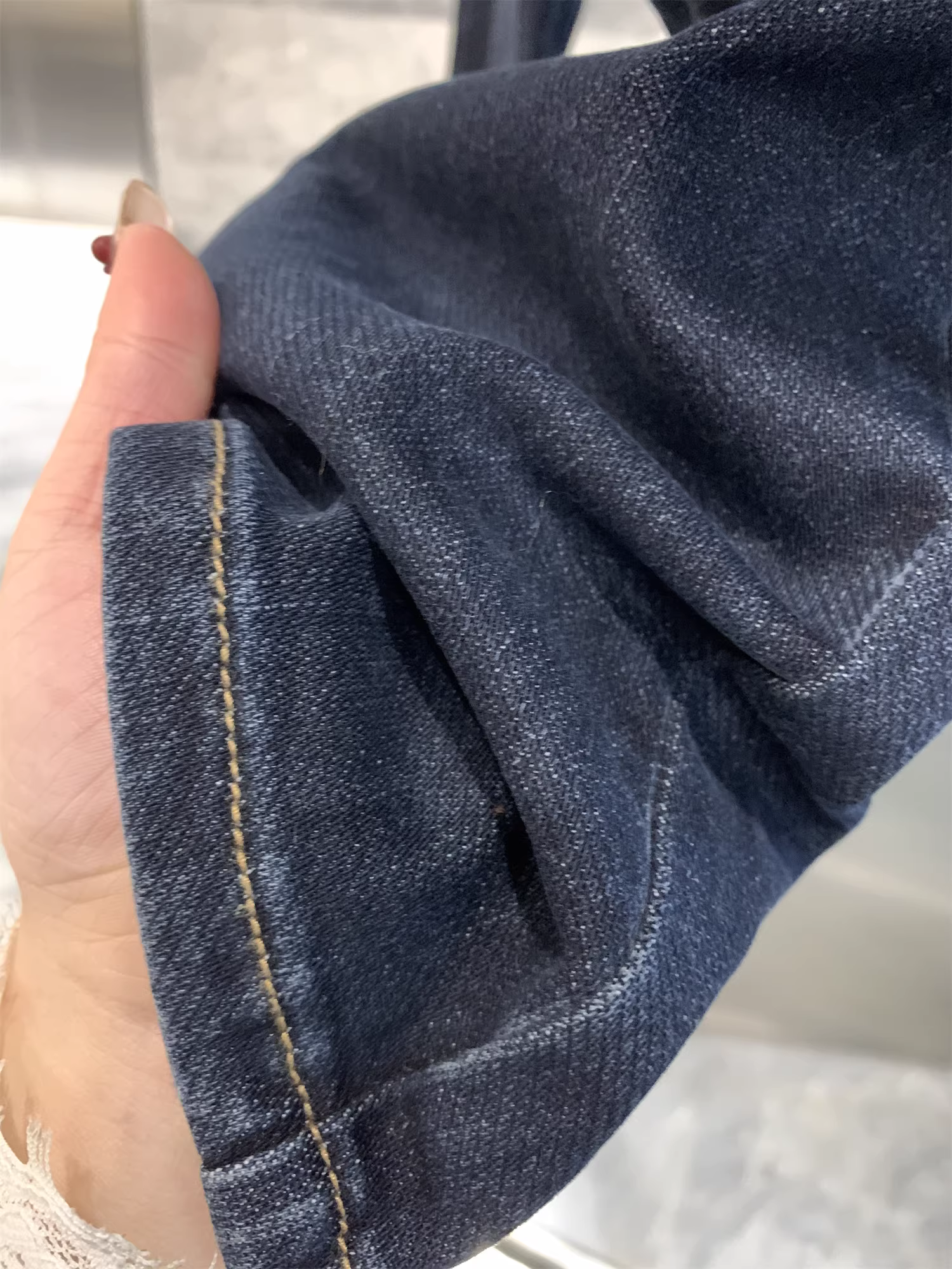 Quần jean nam dáng thẳng, chất liệu bền chắc, thương hiệu Don Quixote H, kiểu dáng cổ điển! Thoải mái khi mặc, thích hợp cho mùa thu đông.