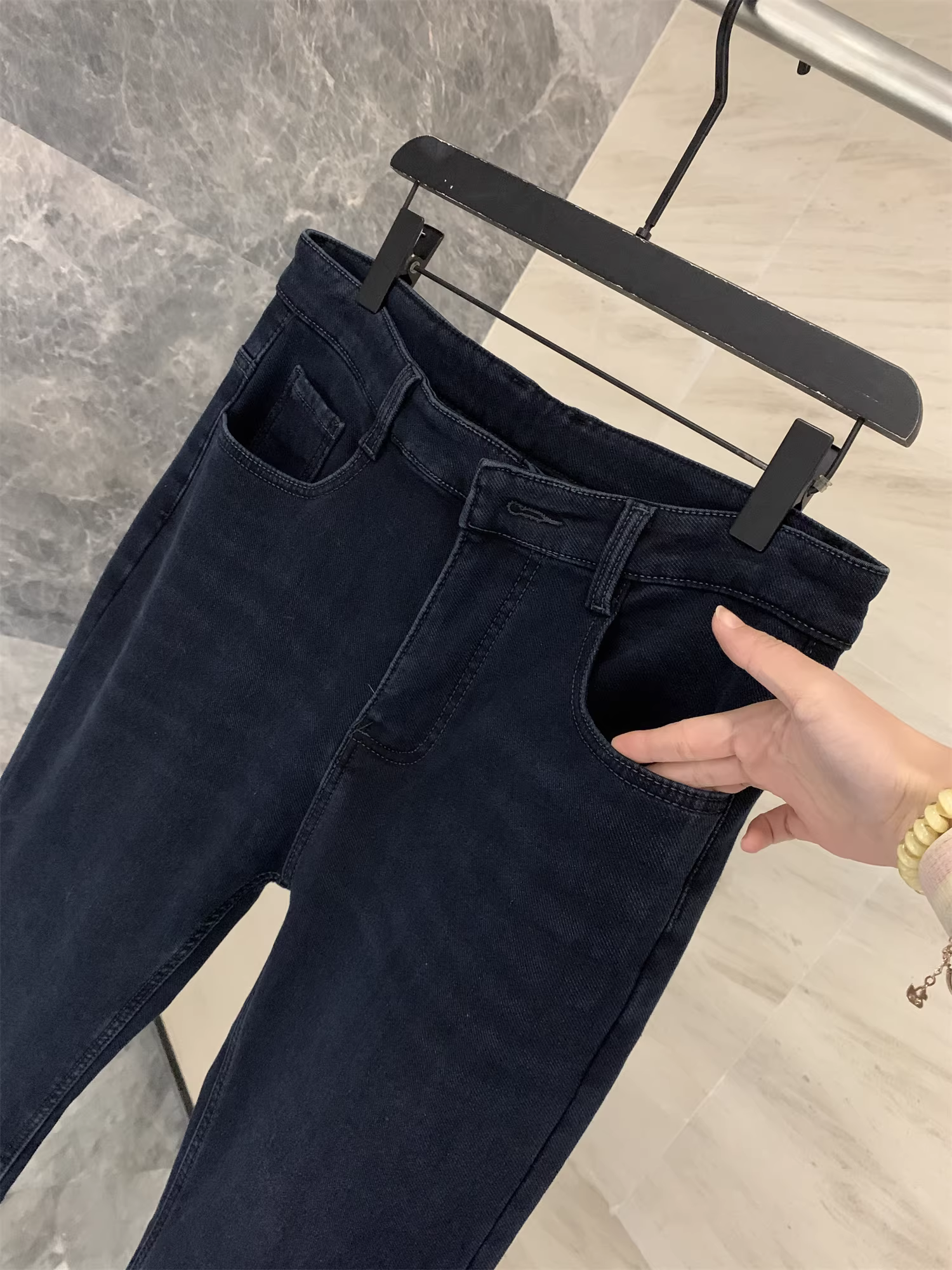 Giảm giá Don Quixote! Lớp lót bằng da lộn tổng hợp! Quần jean ống thẳng ấm áp dành cho nam giới, thích hợp cho mùa thu đông.