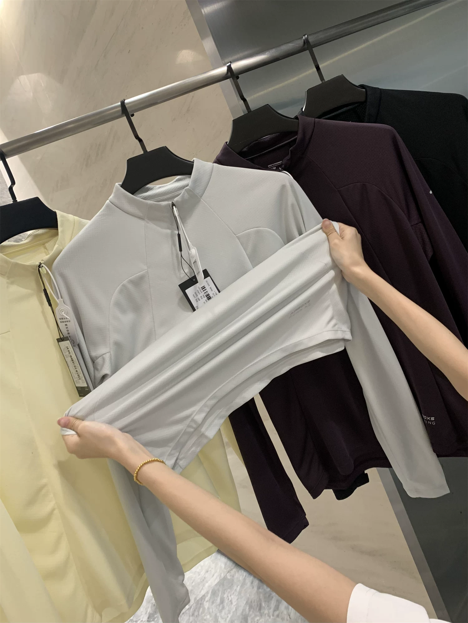 Áo thể thao nam Don Quixote 3D cut! Nhanh khô khi mặc ngoài trời, co giãn và thoáng khí! Áo lót thể thao nam nửa khóa kéo.