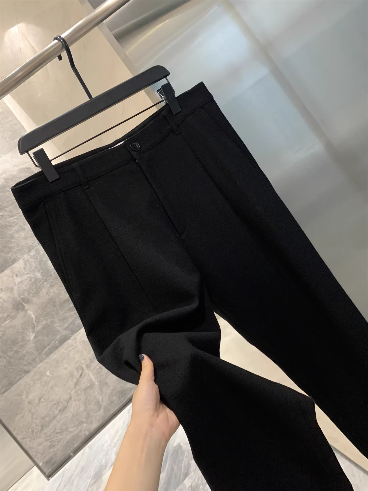 Don Quixote, một thương hiệu độc đáo! 99% len! Quần âu nam ống đứng, chất liệu ấm áp, thân thiện với da, mới cho mùa thu đông.