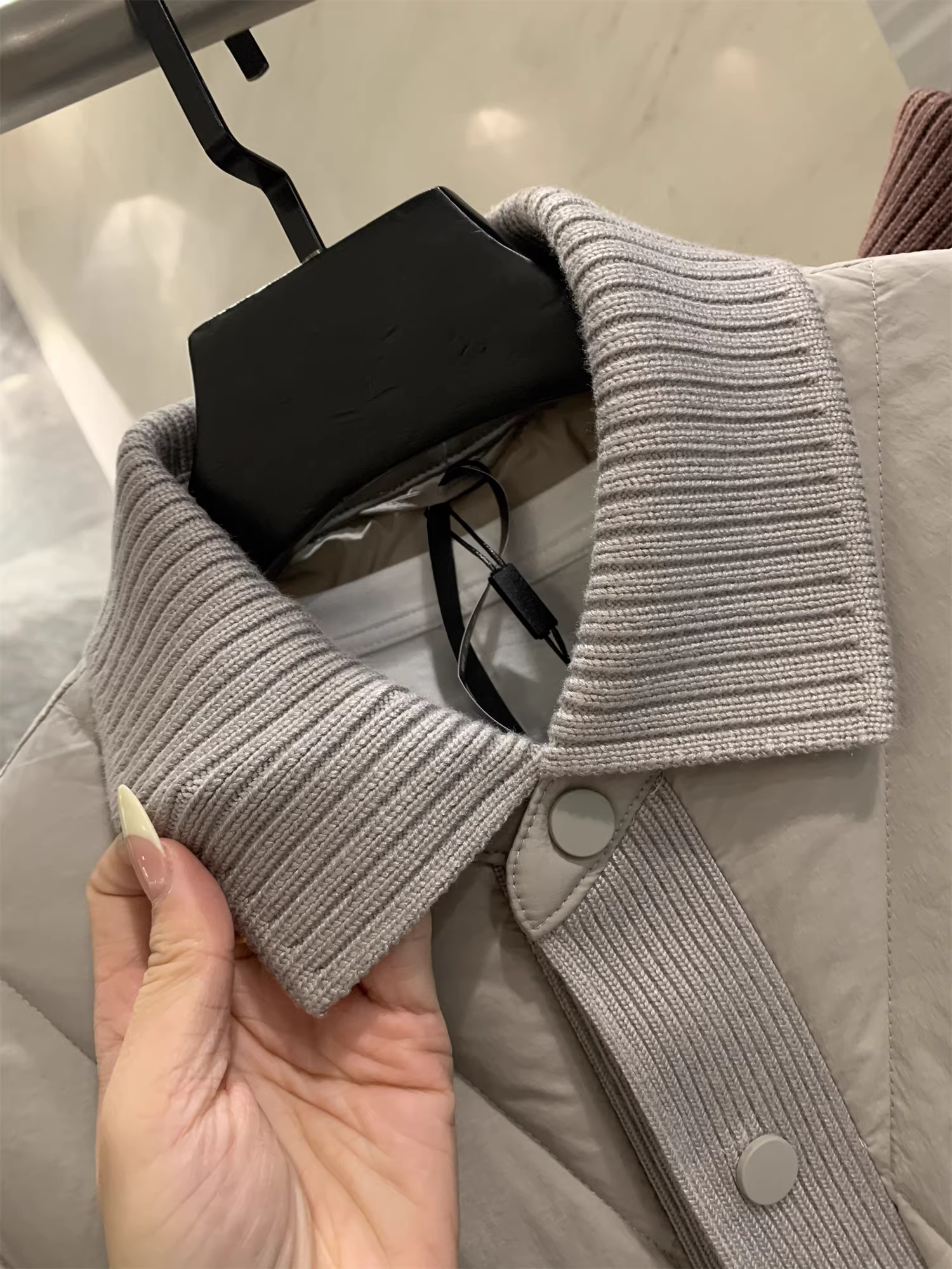 Áo khoác dạ dày dặn phong cách Don Quixote cổ điển! Áo khoác len phối màu mùa thu đông Ý sang trọng nhẹ nhàng, ấm áp, có cổ.